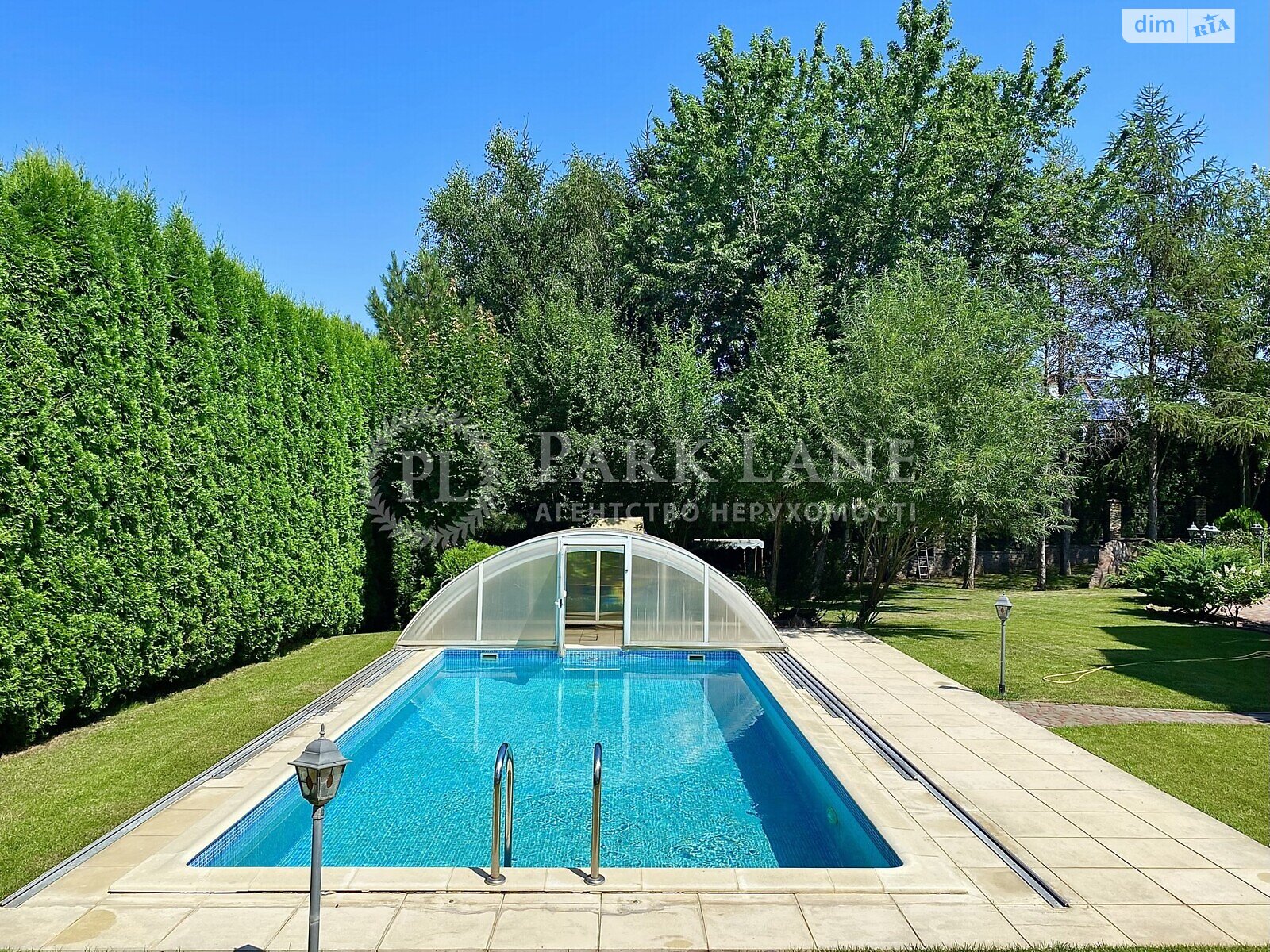 триповерховий будинок з гаражем, 562 кв. м, цегла. Продаж у Іванковичах фото 1 триповерховий будинок з гаражем, 562 кв. м, цегла. Продаж у Іванковичах фото 1