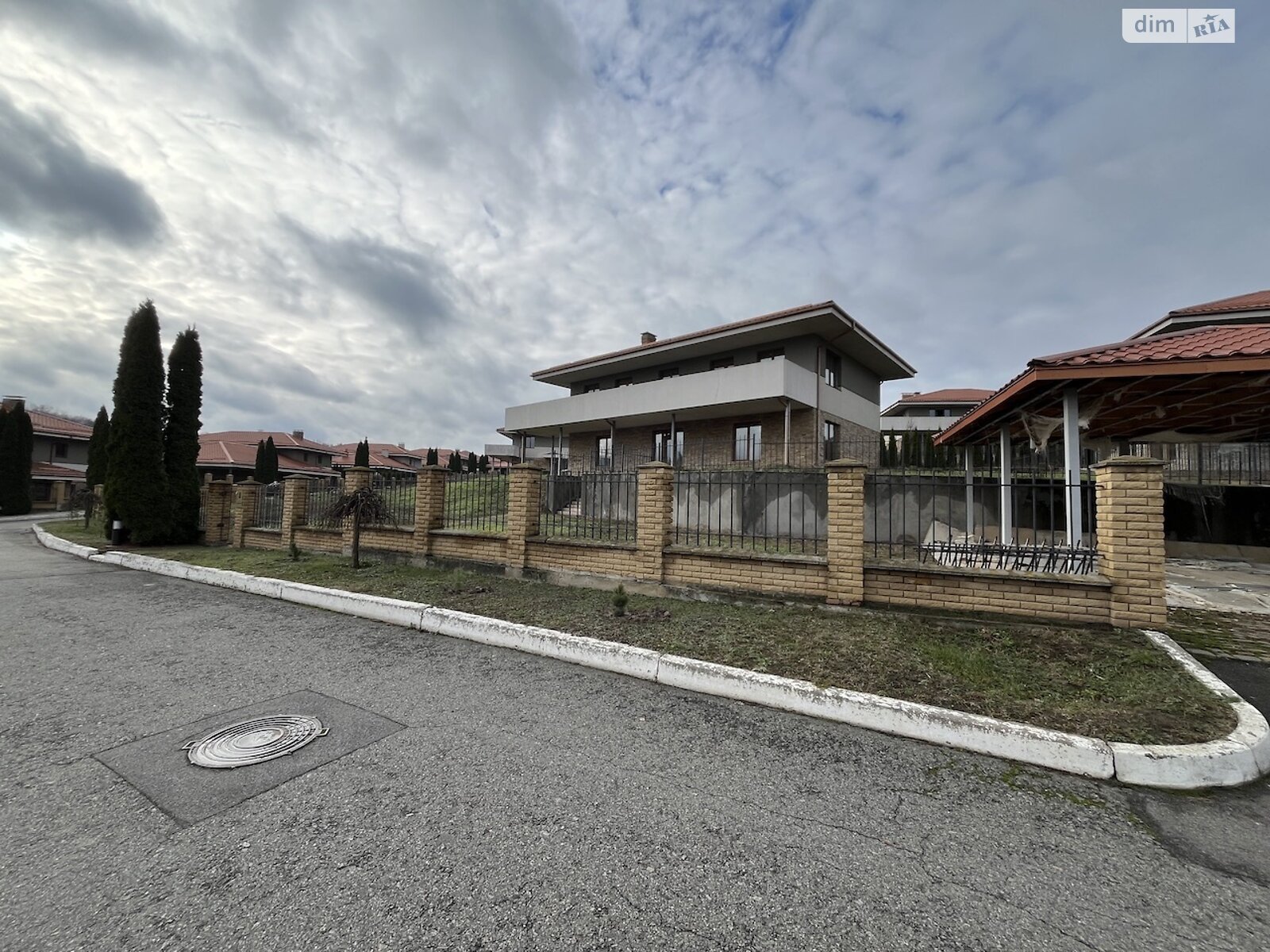 двухэтажный дом, 244 кв. м, кирпич. Продажа в Иванковичах фото 1