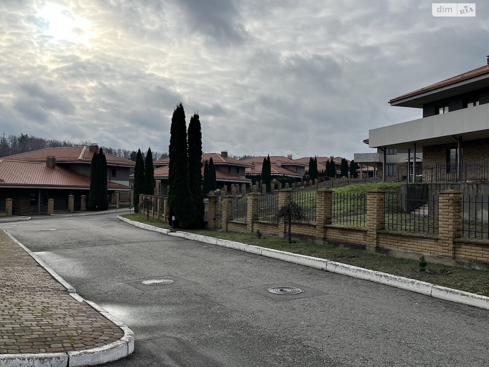 двухэтажный дом, 244 кв. м, кирпич. Продажа в Иванковичах фото 1