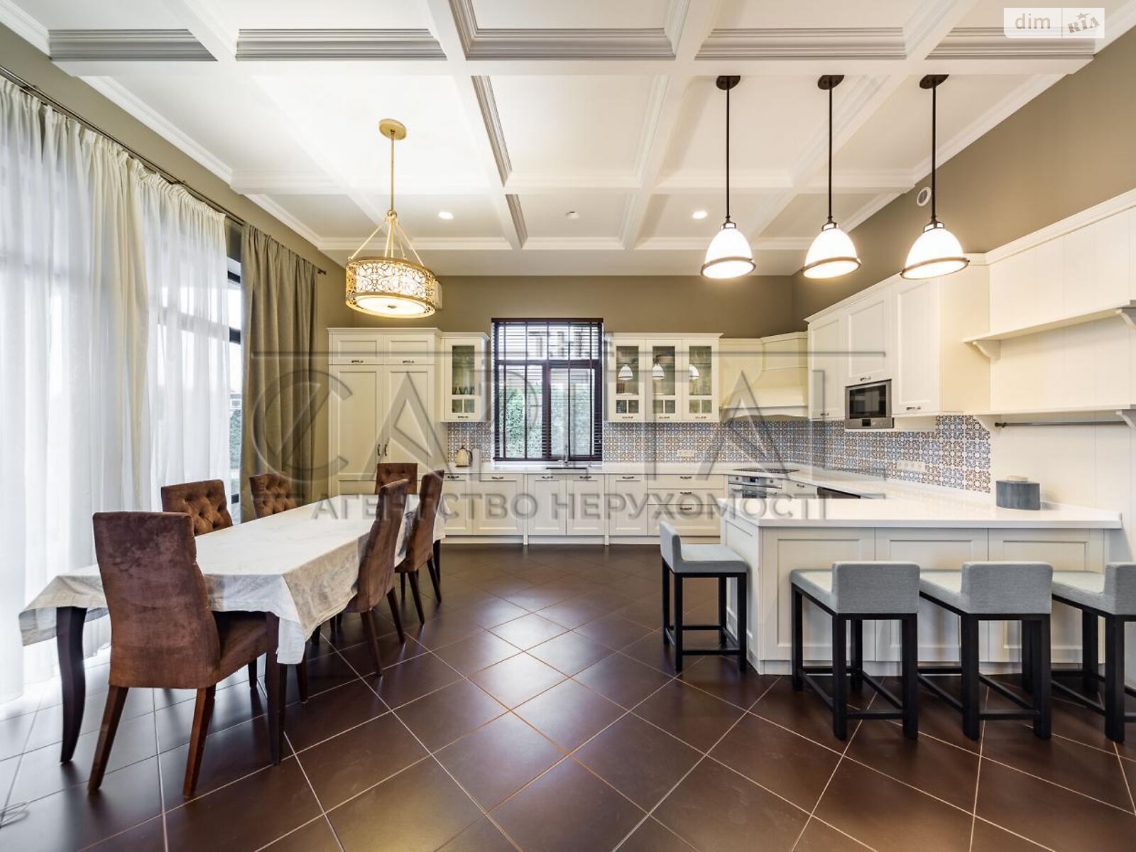 двухэтажный дом с верандой, 385.6 кв. м, кирпич. Продажа в Иванковичах фото 1 двухэтажный дом с верандой, 385.6 кв. м, кирпич. Продажа в Иванковичах фото 1