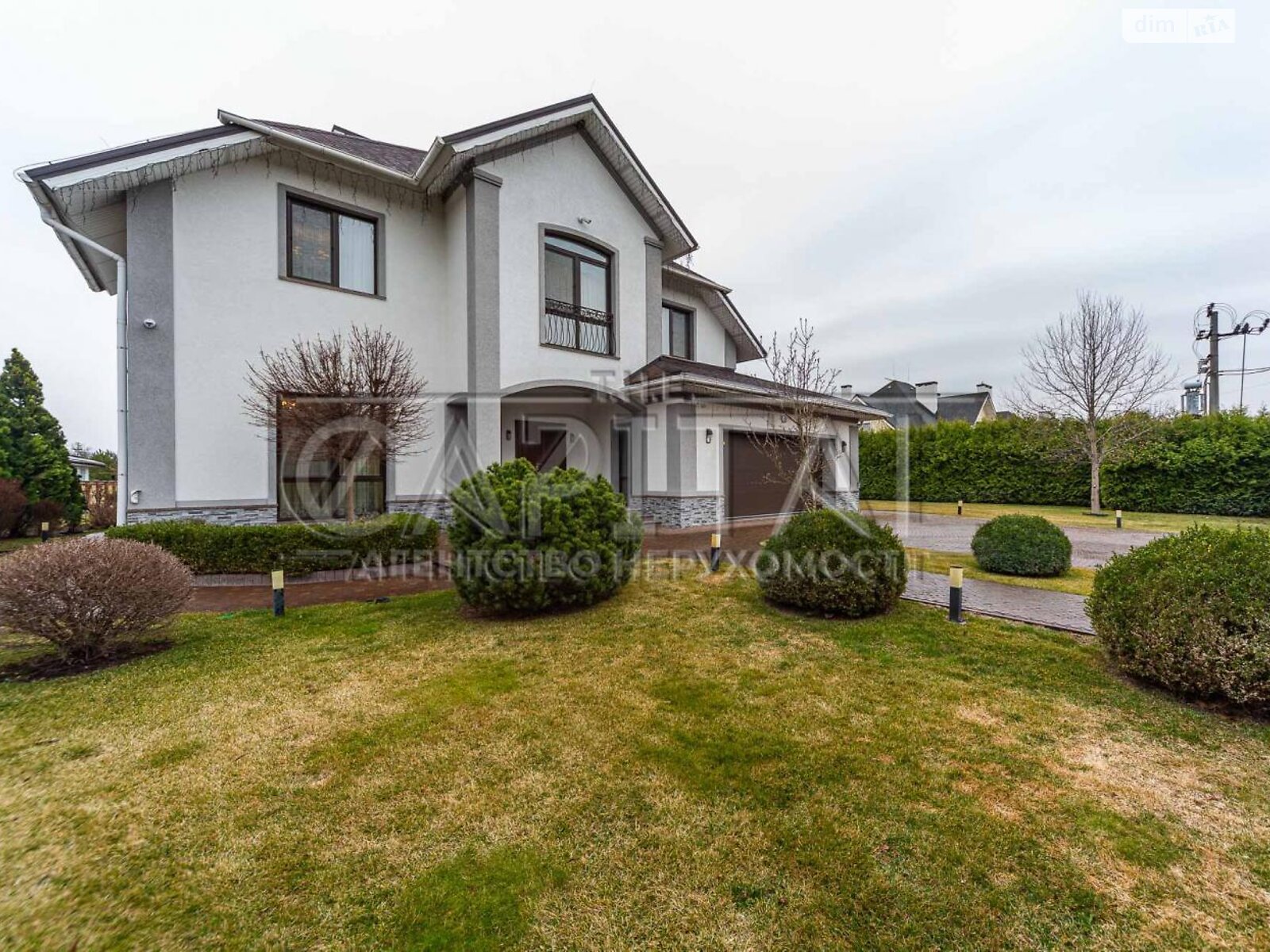 двухэтажный дом с верандой, 385.6 кв. м, кирпич. Продажа в Иванковичах фото 1 двухэтажный дом с верандой, 385.6 кв. м, кирпич. Продажа в Иванковичах фото 1
