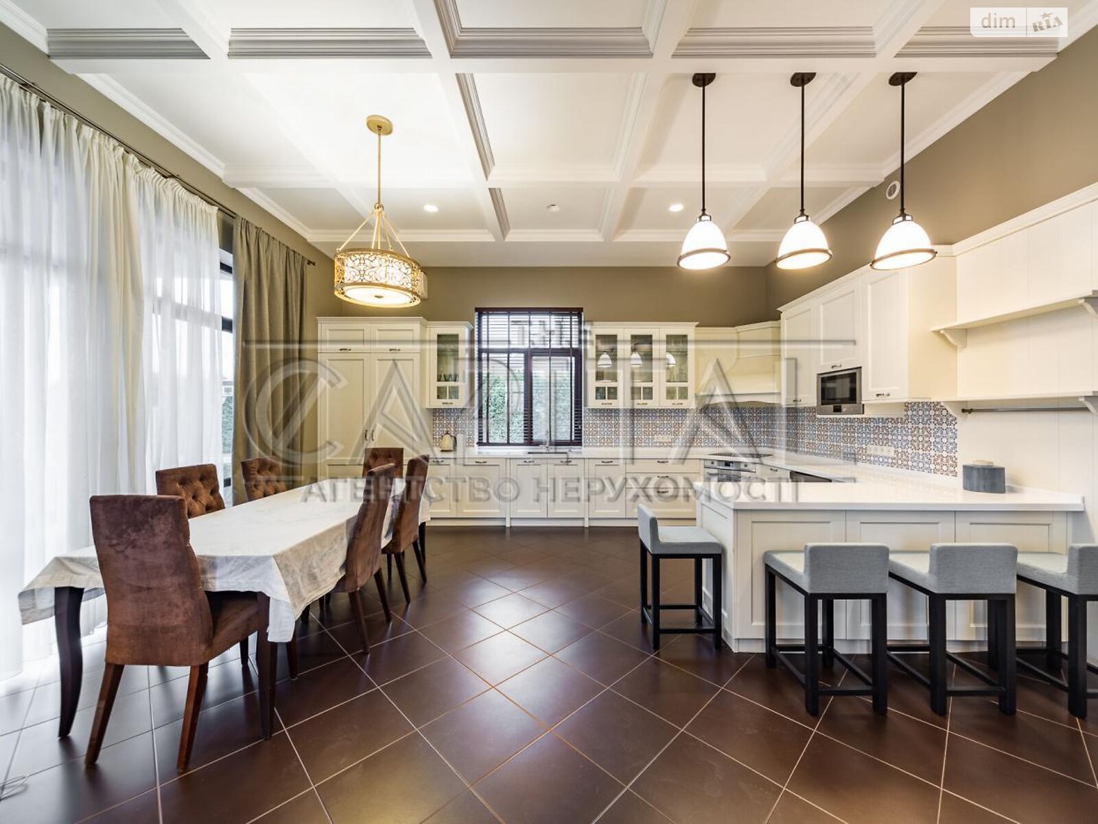 двухэтажный дом с верандой, 385.6 кв. м, кирпич. Продажа в Иванковичах фото 1 двухэтажный дом с верандой, 385.6 кв. м, кирпич. Продажа в Иванковичах фото 1