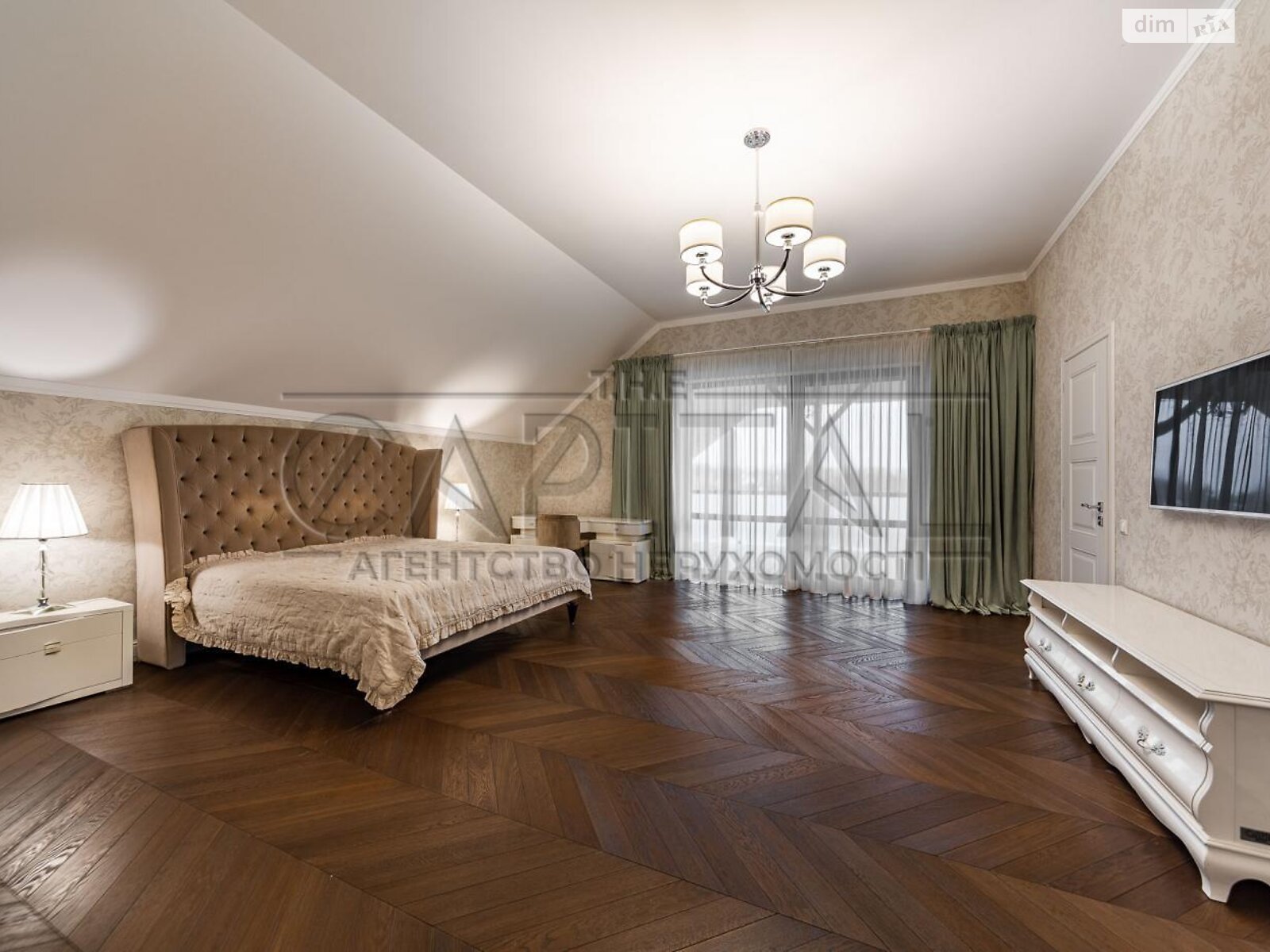 двухэтажный дом с гаражом, 385.6 кв. м, кирпич. Продажа в Иванковичах фото 1 двухэтажный дом с гаражом, 385.6 кв. м, кирпич. Продажа в Иванковичах фото 1
