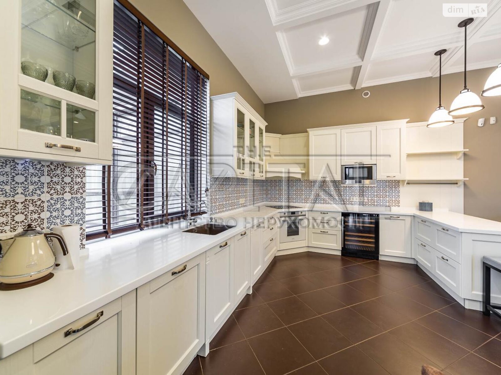двоповерховий будинок з гаражем, 385.6 кв. м, цегла. Продаж у Іванковичах фото 1 двоповерховий будинок з гаражем, 385.6 кв. м, цегла. Продаж у Іванковичах фото 1
