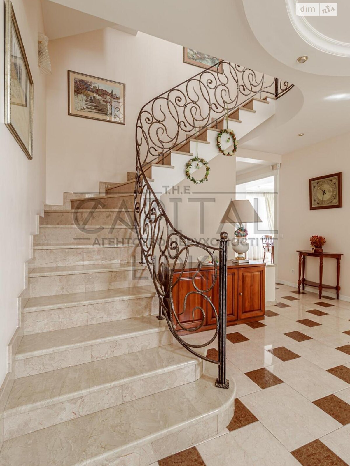 трехэтажный дом с гаражом, 650 кв. м, кирпич. Продажа в Иванковичах фото 1 трехэтажный дом с гаражом, 650 кв. м, кирпич. Продажа в Иванковичах фото 1