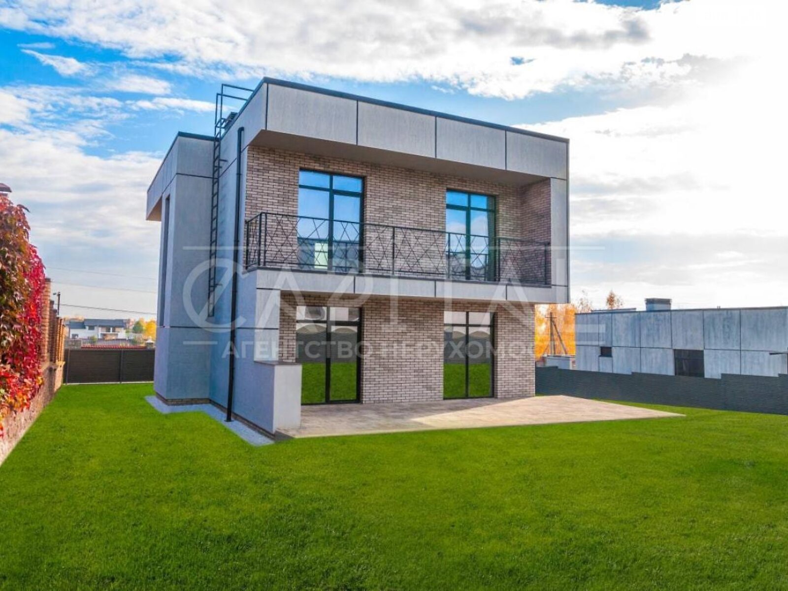 двухэтажный дом с балконом, 162 кв. м, кирпич. Продажа в Иванковичах фото 1 двухэтажный дом с балконом, 162 кв. м, кирпич. Продажа в Иванковичах фото 1