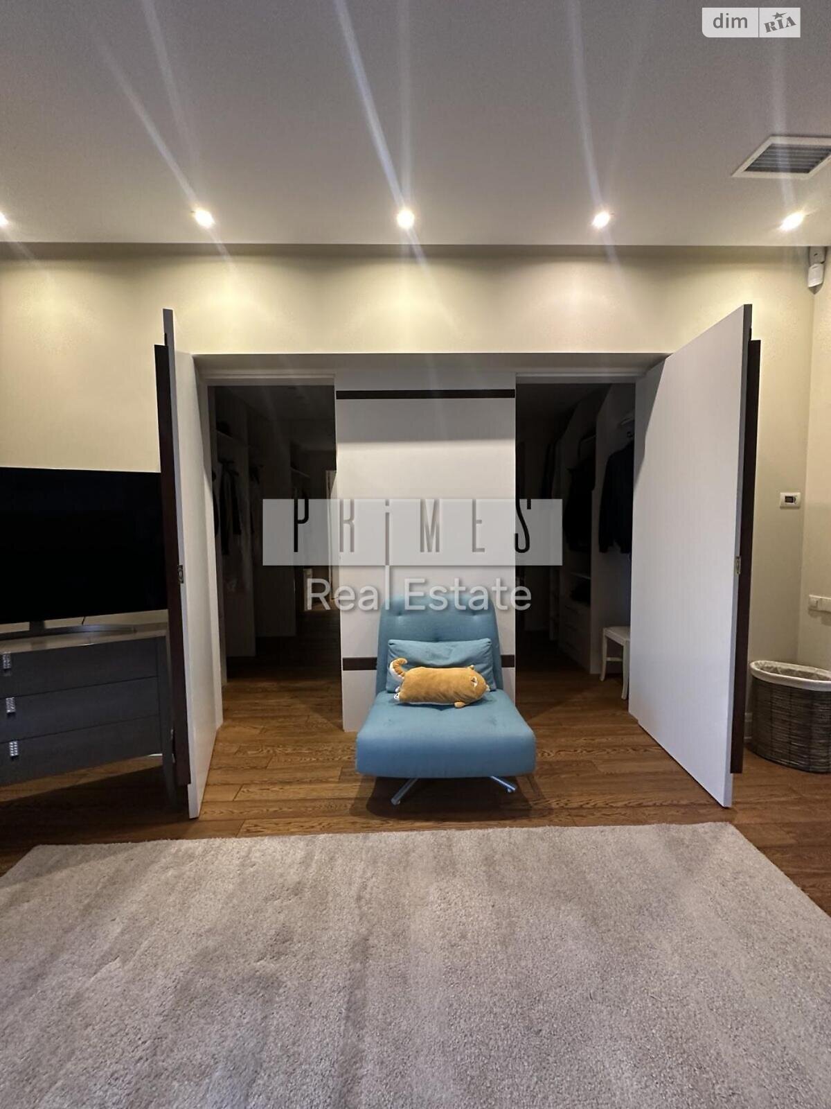 трехэтажный дом с верандой, 800 кв. м, кирпич. Продажа в Иванковичах фото 1