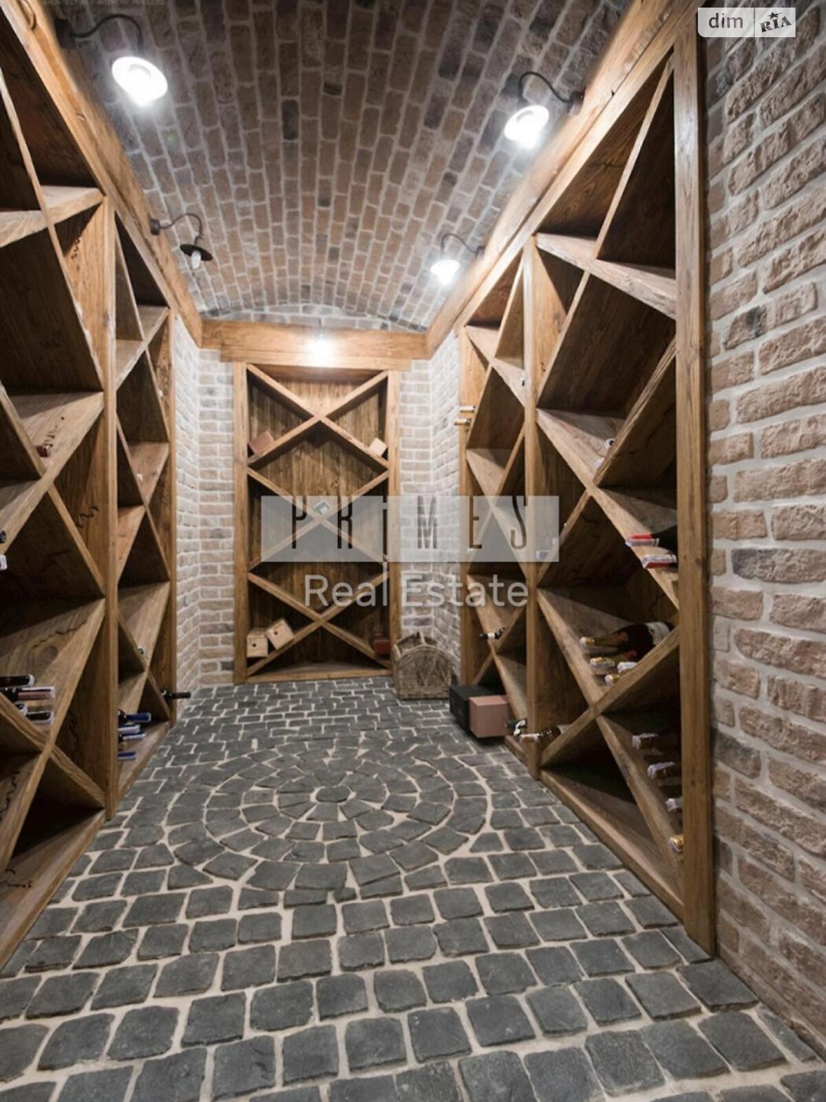 трехэтажный дом с верандой, 800 кв. м, кирпич. Продажа в Иванковичах фото 1