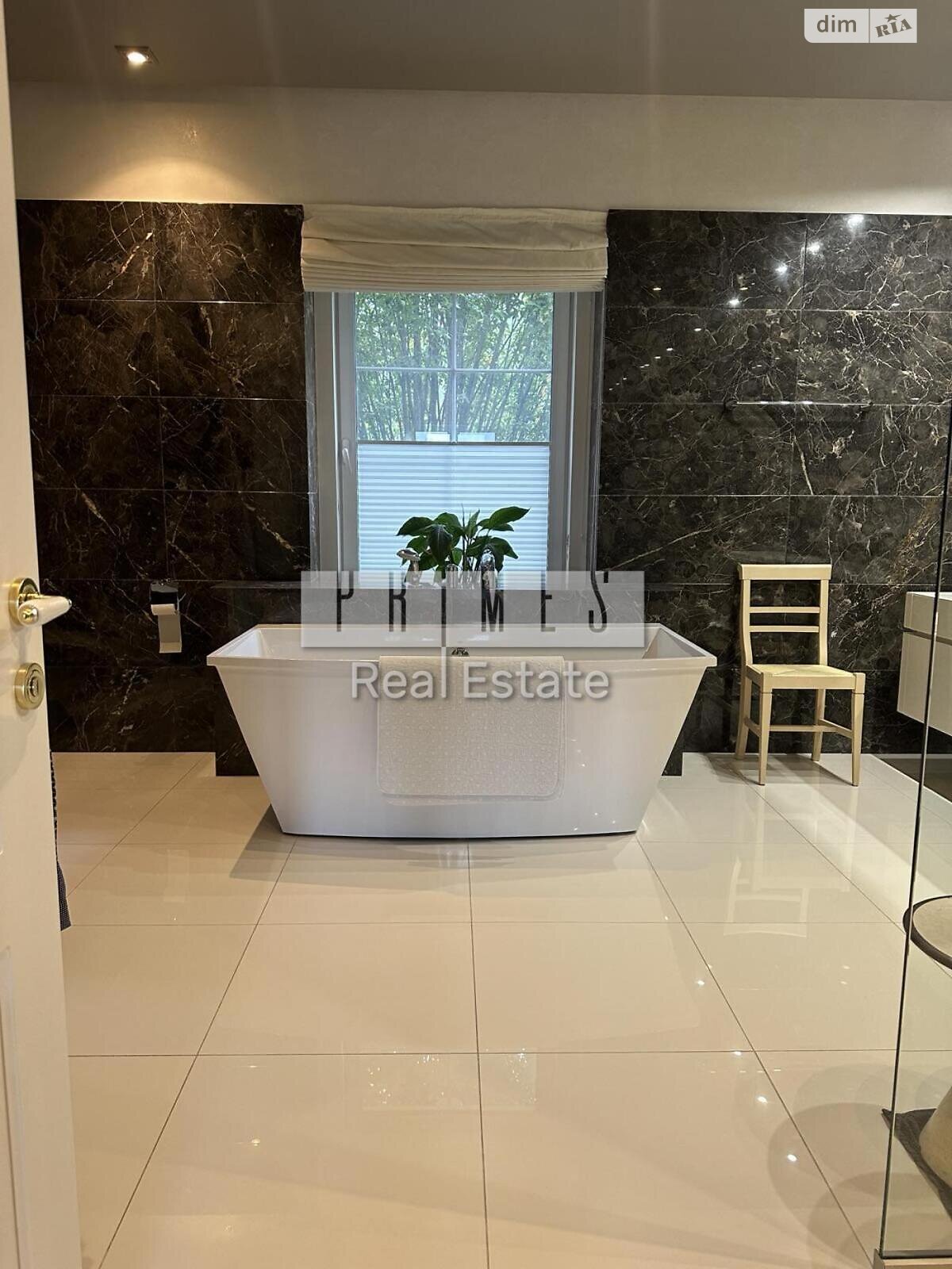 трехэтажный дом с верандой, 800 кв. м, кирпич. Продажа в Иванковичах фото 1