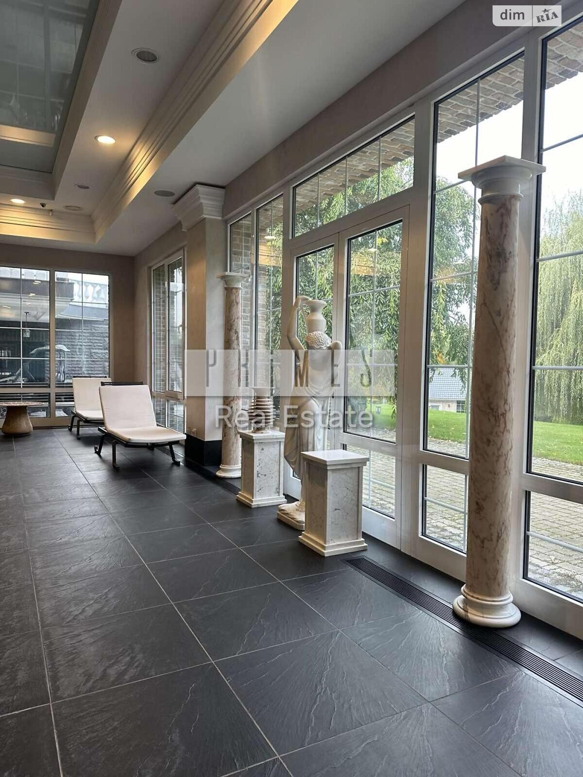 трехэтажный дом с верандой, 800 кв. м, кирпич. Продажа в Иванковичах фото 1