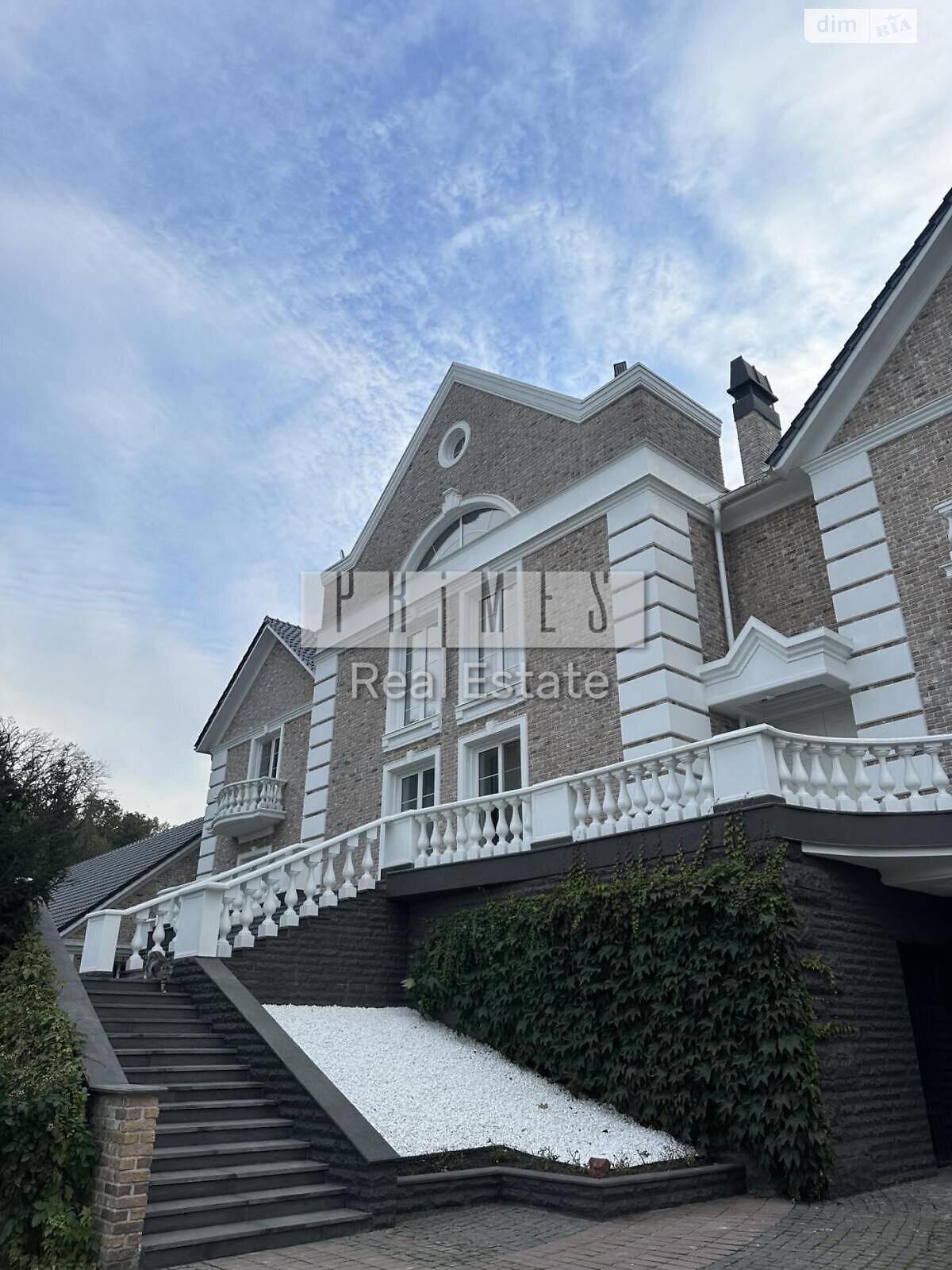 трехэтажный дом с верандой, 800 кв. м, кирпич. Продажа в Иванковичах фото 1