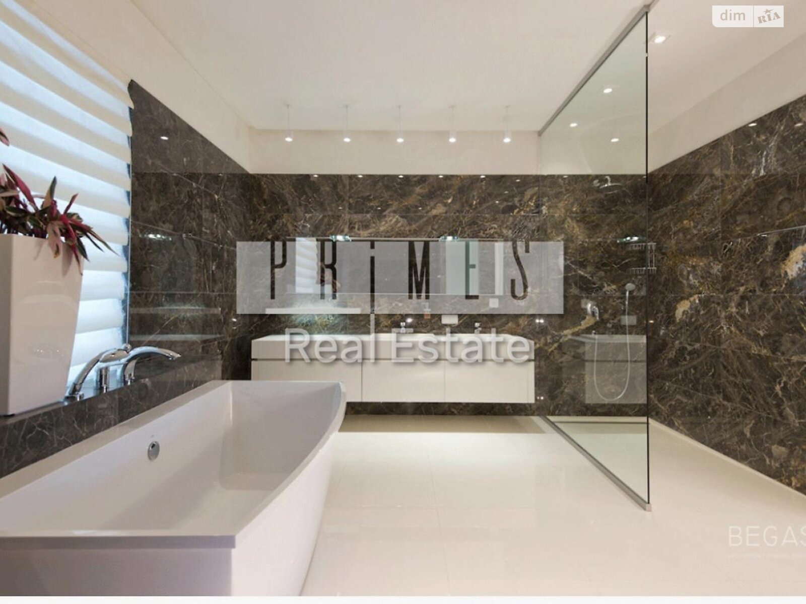 трехэтажный дом с верандой, 800 кв. м, кирпич. Продажа в Иванковичах фото 1