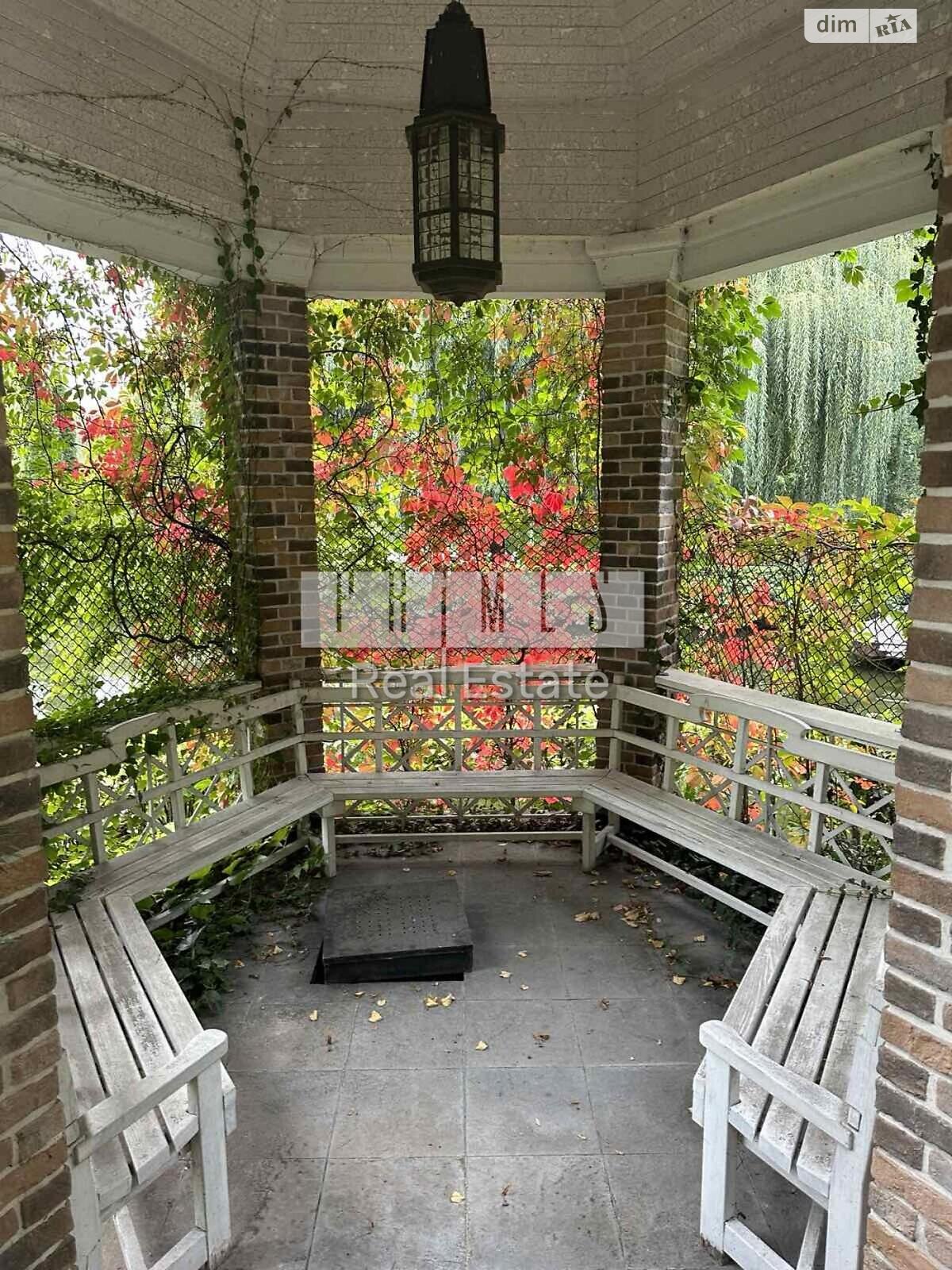 трехэтажный дом с верандой, 800 кв. м, кирпич. Продажа в Иванковичах фото 1