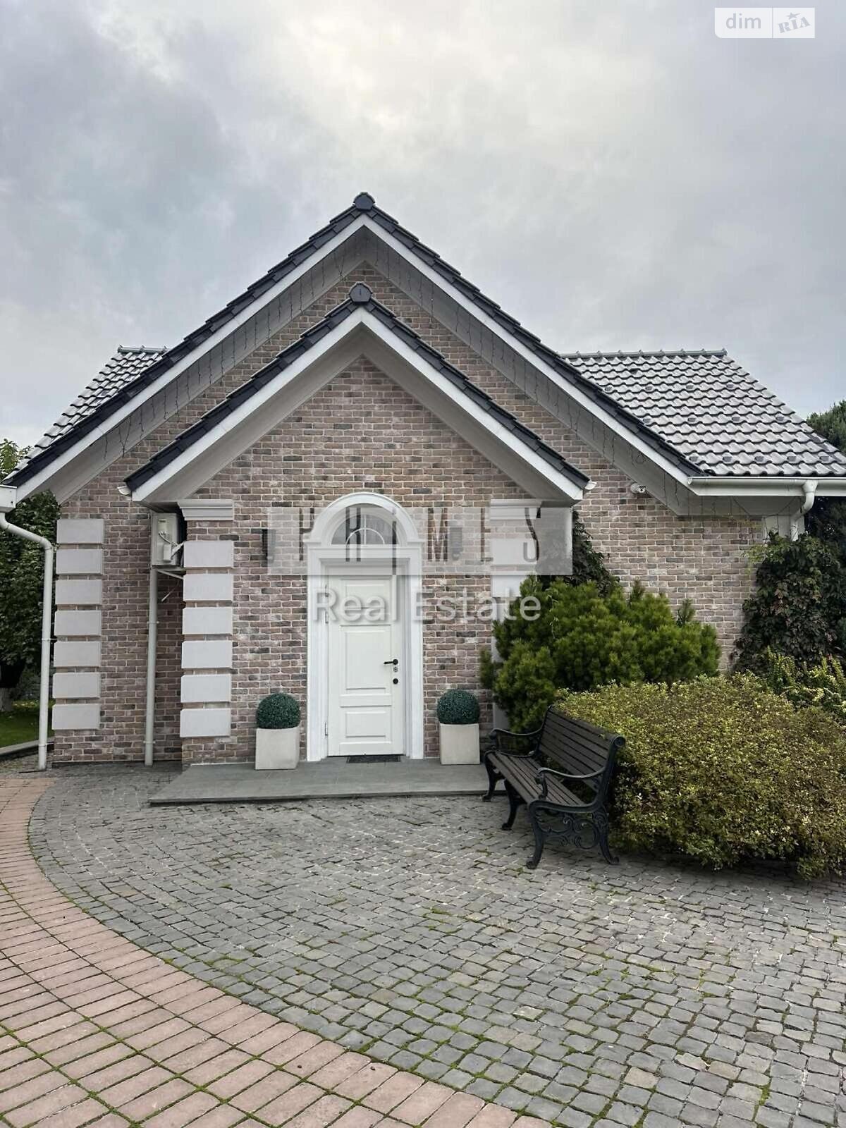 трехэтажный дом с верандой, 800 кв. м, кирпич. Продажа в Иванковичах фото 1