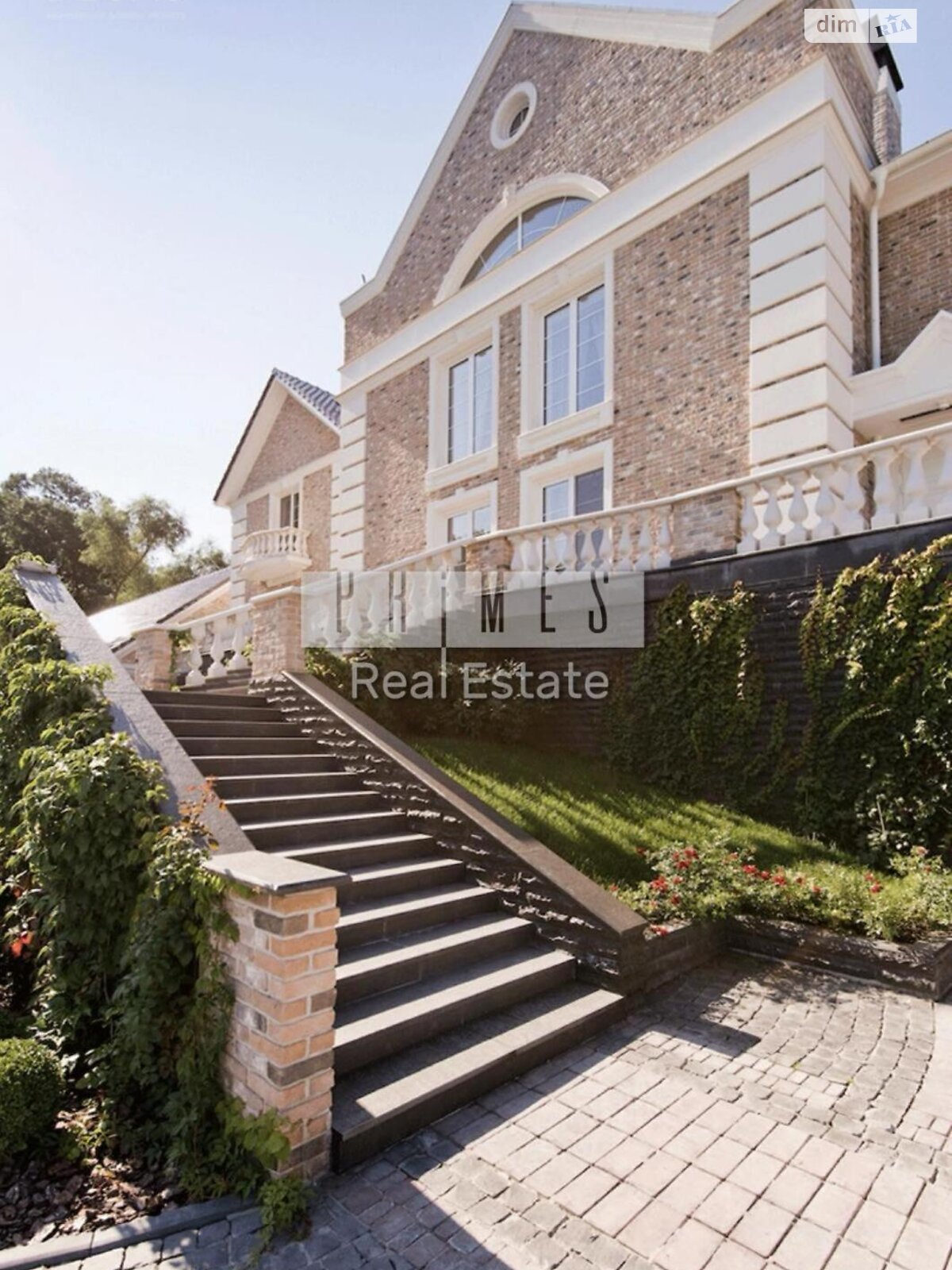 трехэтажный дом с верандой, 800 кв. м, кирпич. Продажа в Иванковичах фото 1