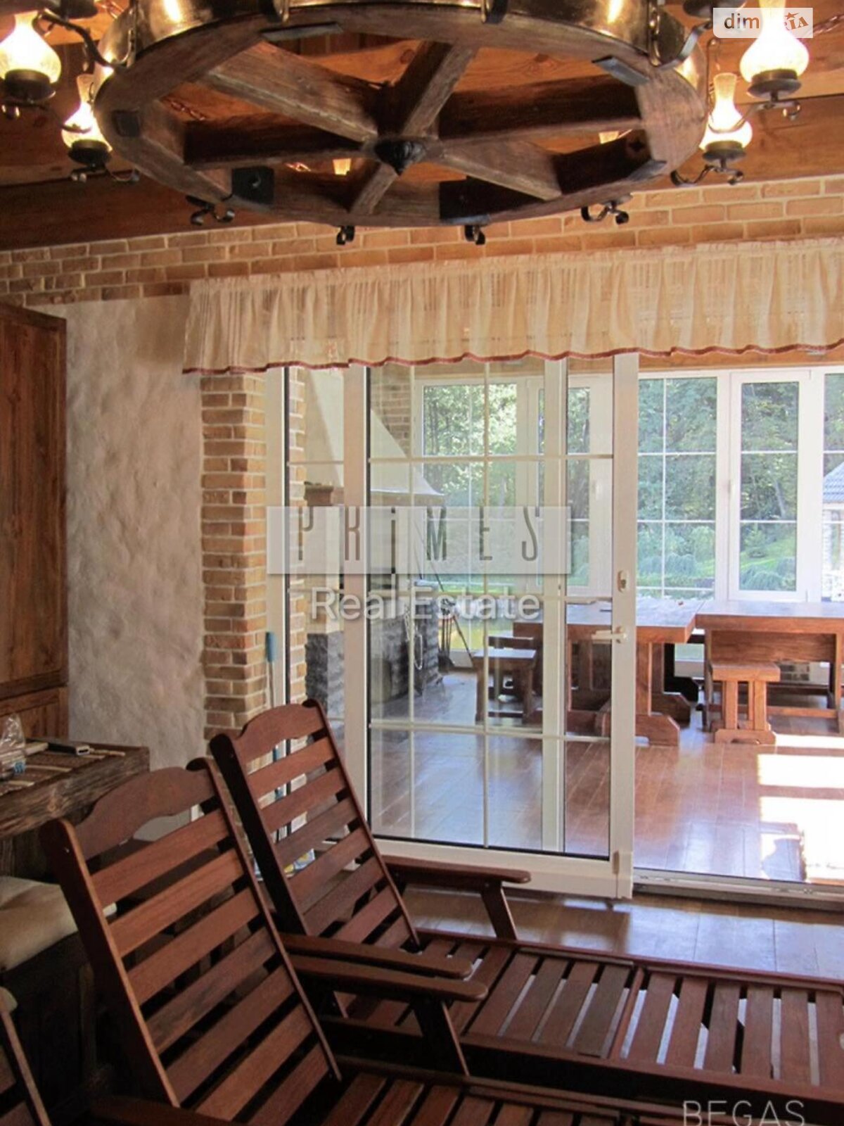 трехэтажный дом с верандой, 800 кв. м, кирпич. Продажа в Иванковичах фото 1