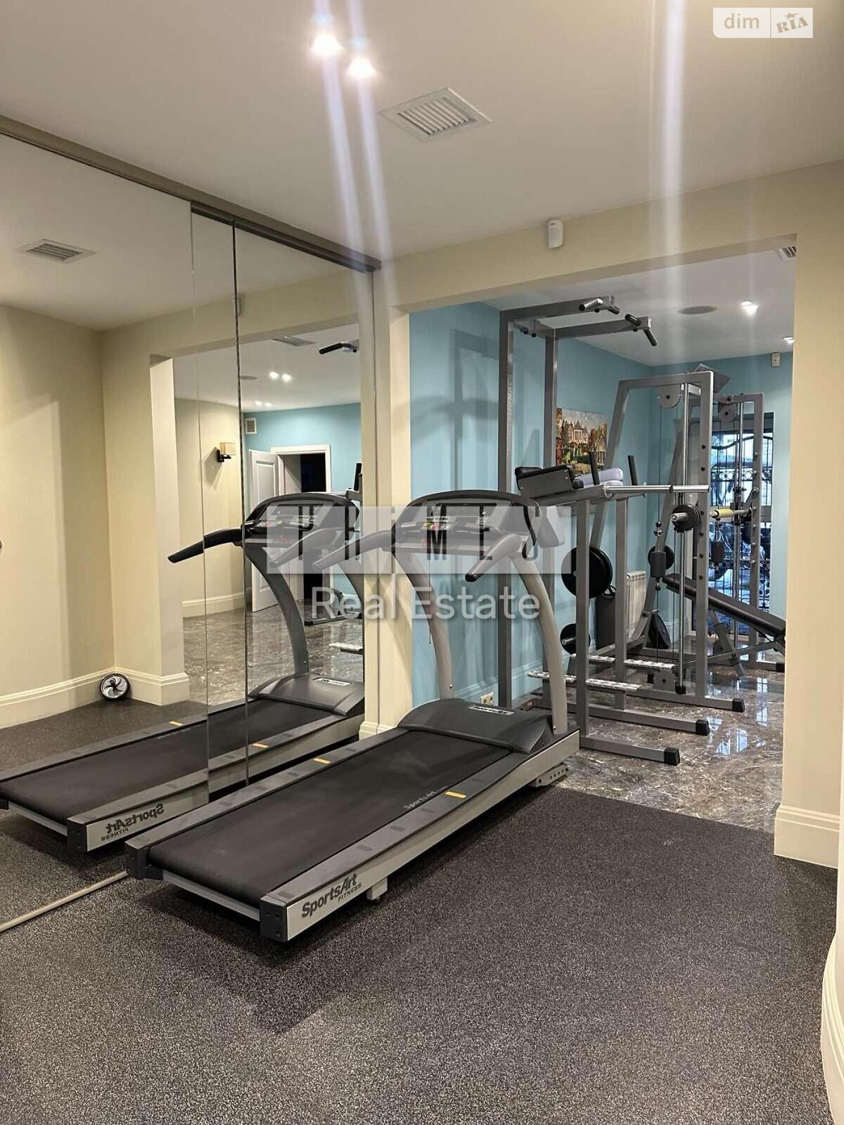 трехэтажный дом с верандой, 800 кв. м, кирпич. Продажа в Иванковичах фото 1