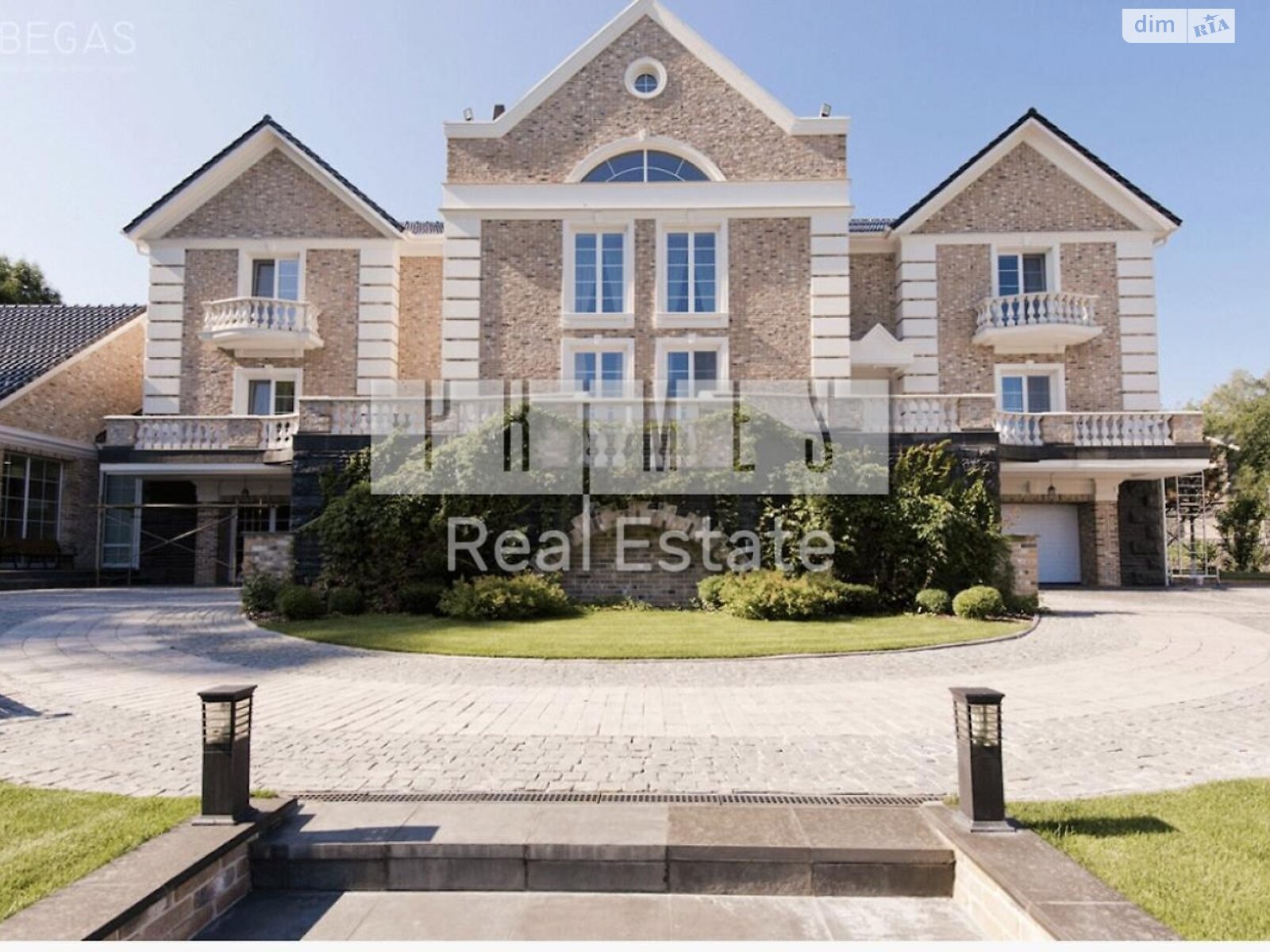 трехэтажный дом с верандой, 800 кв. м, кирпич. Продажа в Иванковичах фото 1