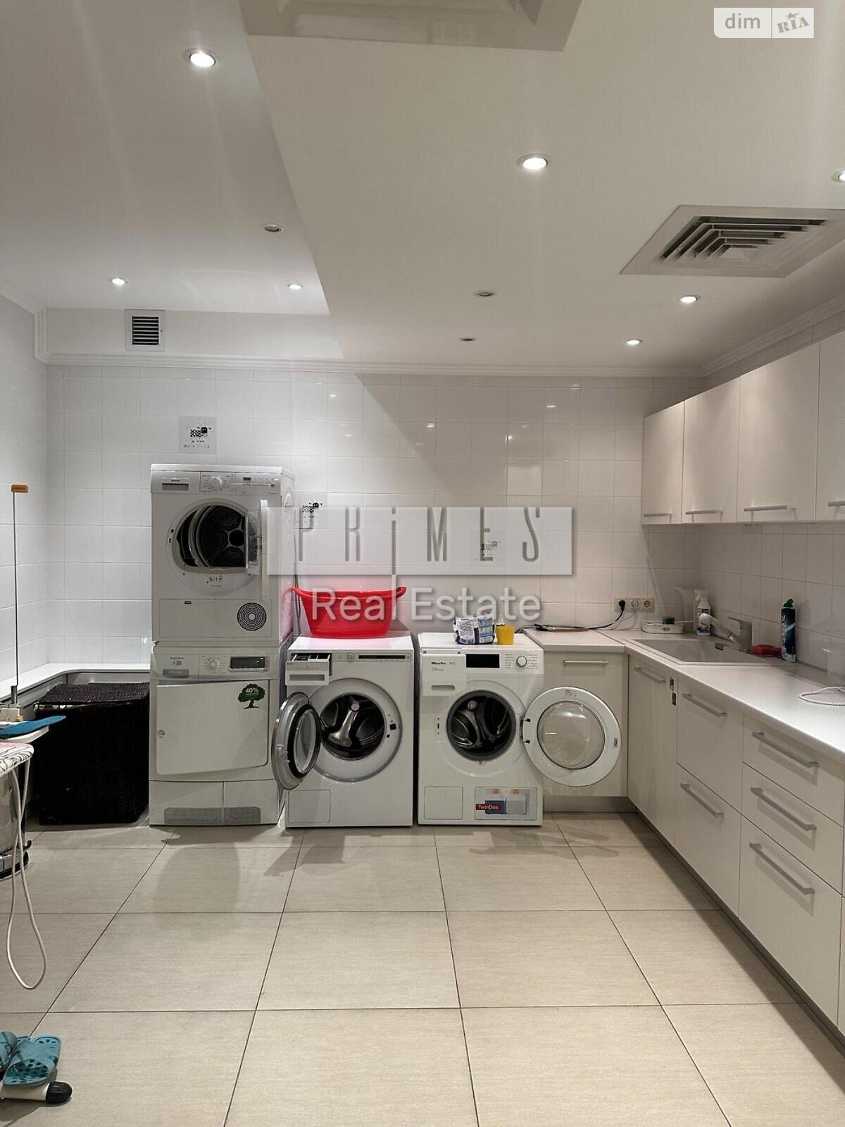 трехэтажный дом с верандой, 800 кв. м, кирпич. Продажа в Иванковичах фото 1