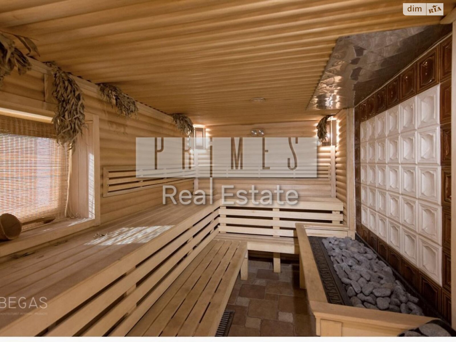 трехэтажный дом с верандой, 800 кв. м, кирпич. Продажа в Иванковичах фото 1