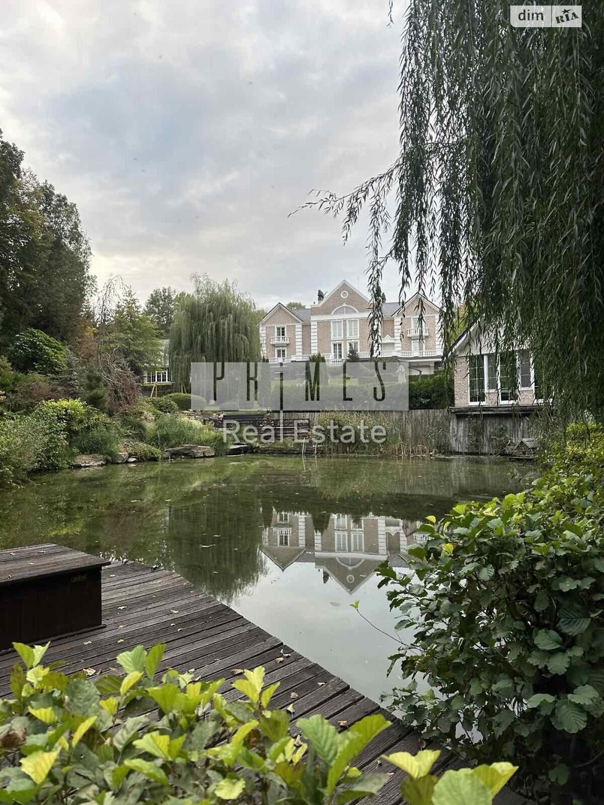 трехэтажный дом с верандой, 800 кв. м, кирпич. Продажа в Иванковичах фото 1