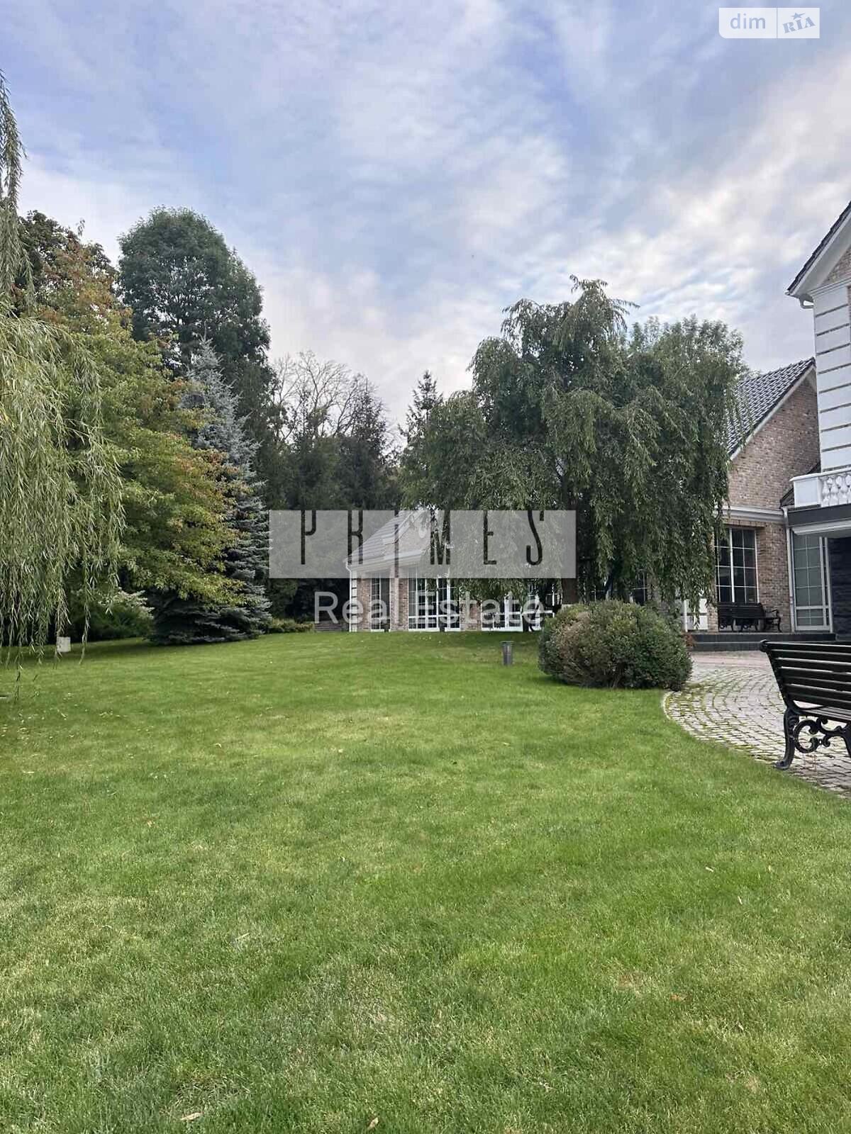 трехэтажный дом с верандой, 800 кв. м, кирпич. Продажа в Иванковичах фото 1