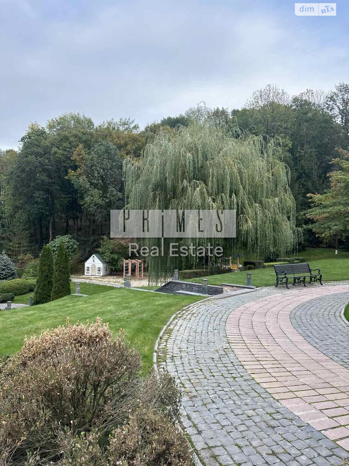 трехэтажный дом с верандой, 800 кв. м, кирпич. Продажа в Иванковичах фото 1