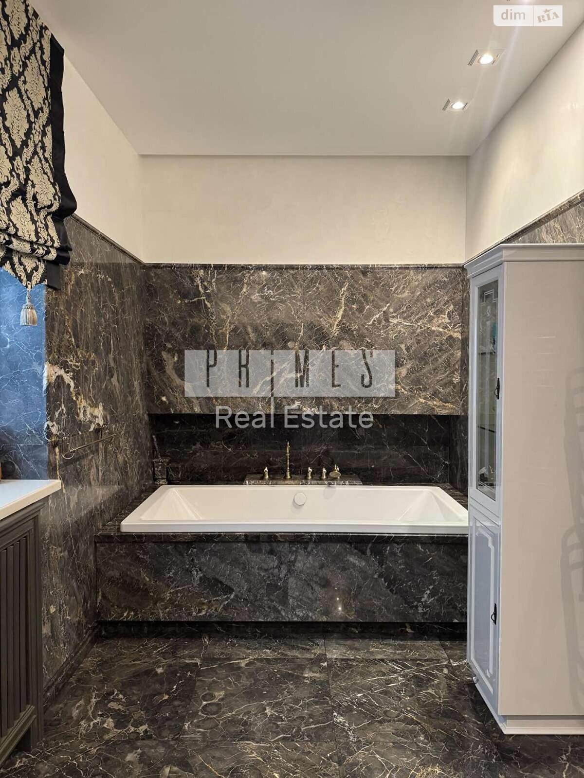 трехэтажный дом с верандой, 800 кв. м, кирпич. Продажа в Иванковичах фото 1