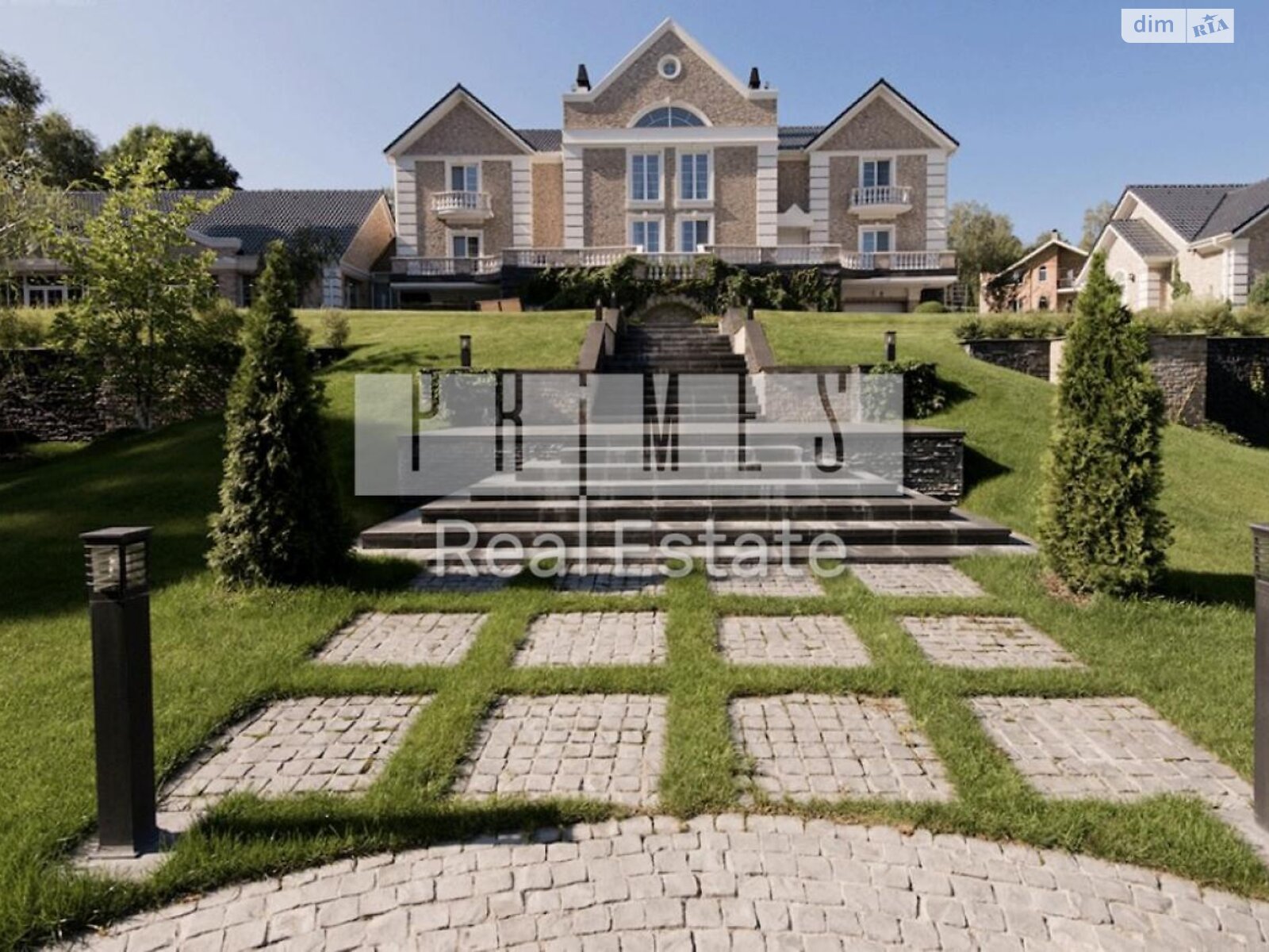 трехэтажный дом с верандой, 800 кв. м, кирпич. Продажа в Иванковичах фото 1