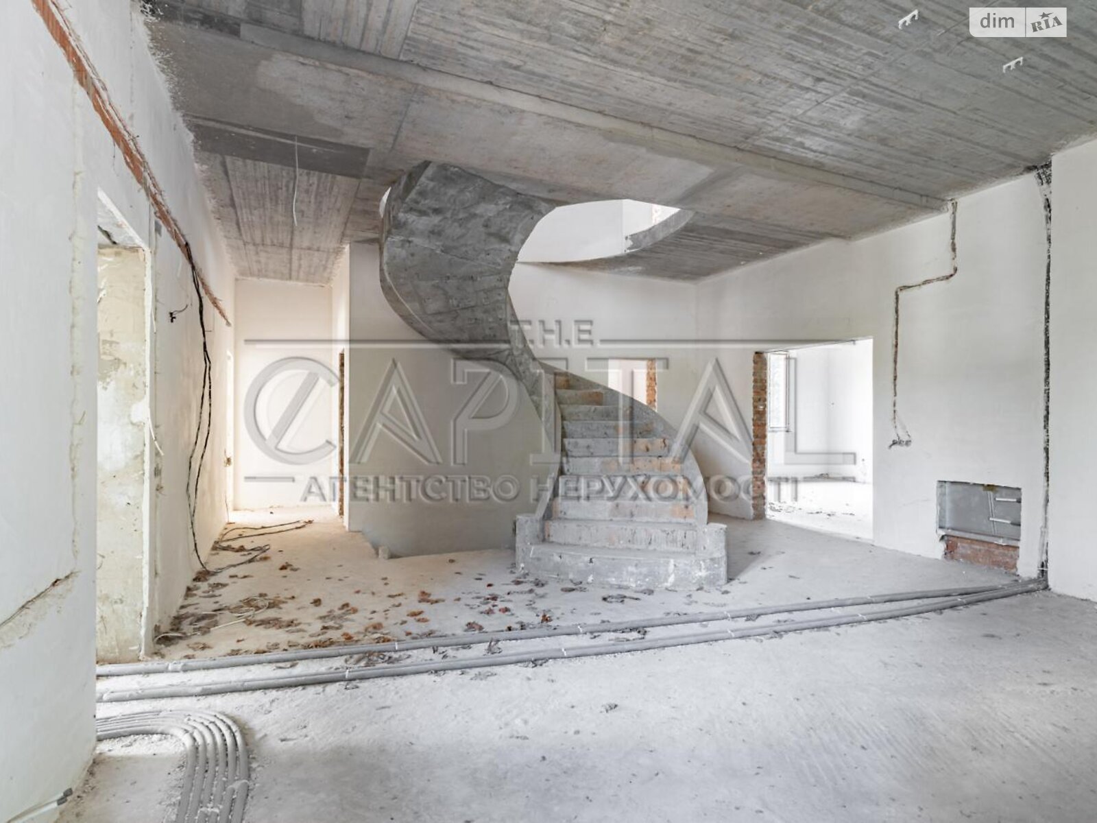 триповерховий будинок з верандою, 692 кв. м, цегла. Продаж у Іванковичах фото 1 триповерховий будинок з верандою, 692 кв. м, цегла. Продаж у Іванковичах фото 1