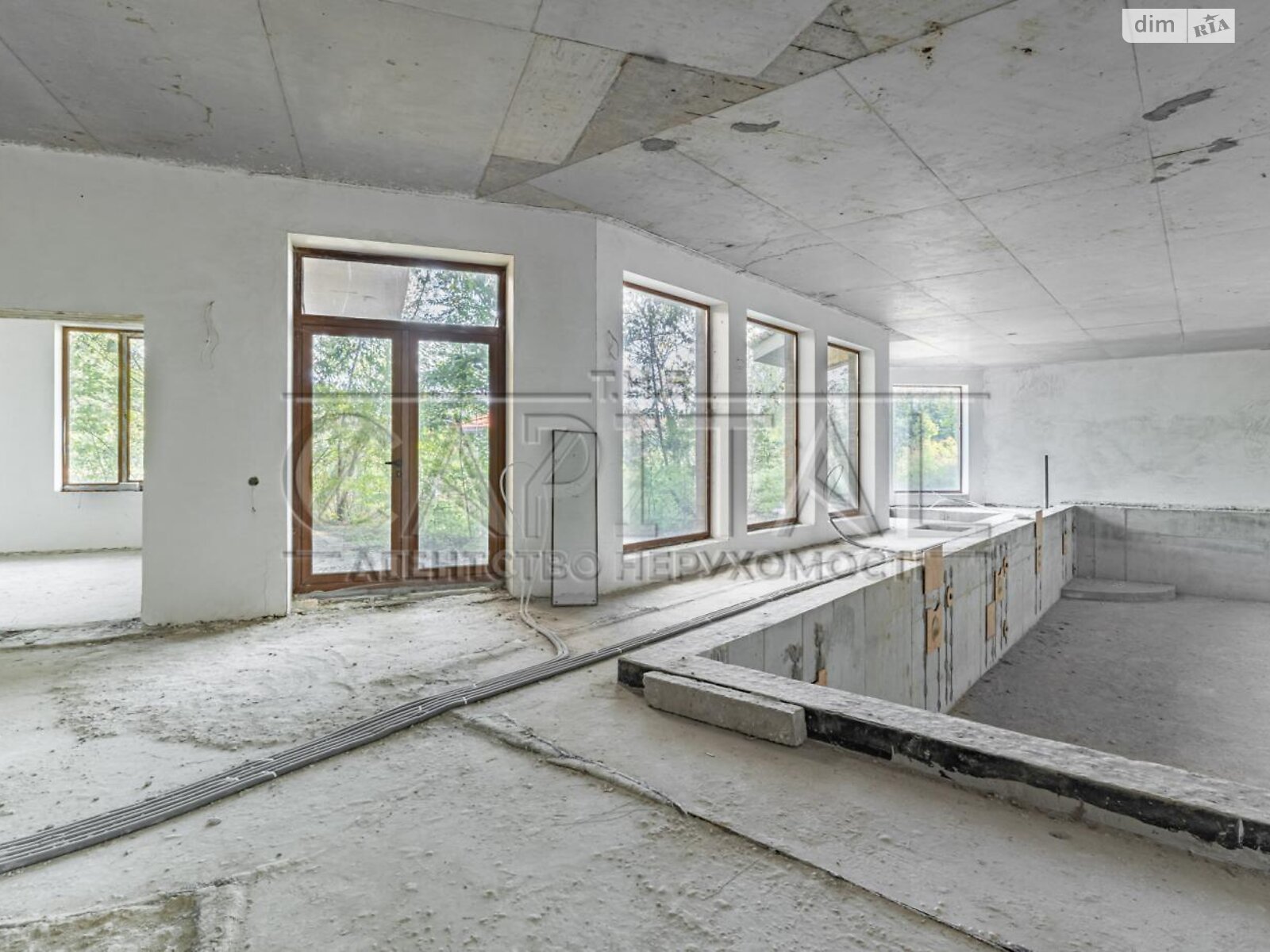 триповерховий будинок з верандою, 692 кв. м, цегла. Продаж у Іванковичах фото 1 триповерховий будинок з верандою, 692 кв. м, цегла. Продаж у Іванковичах фото 1