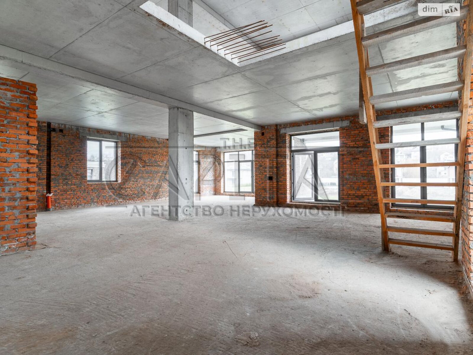 двухэтажный дом с балконом, 235 кв. м, кирпич. Продажа в Иванковичах фото 1 двухэтажный дом с балконом, 235 кв. м, кирпич. Продажа в Иванковичах фото 1