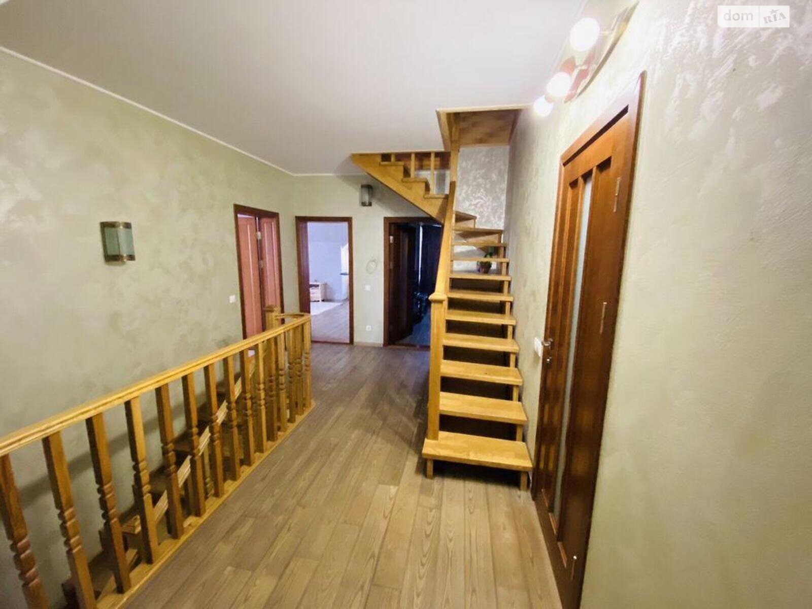 трехэтажный дом, 253 кв. м, кирпич. Продажа в Иванковичах фото 1