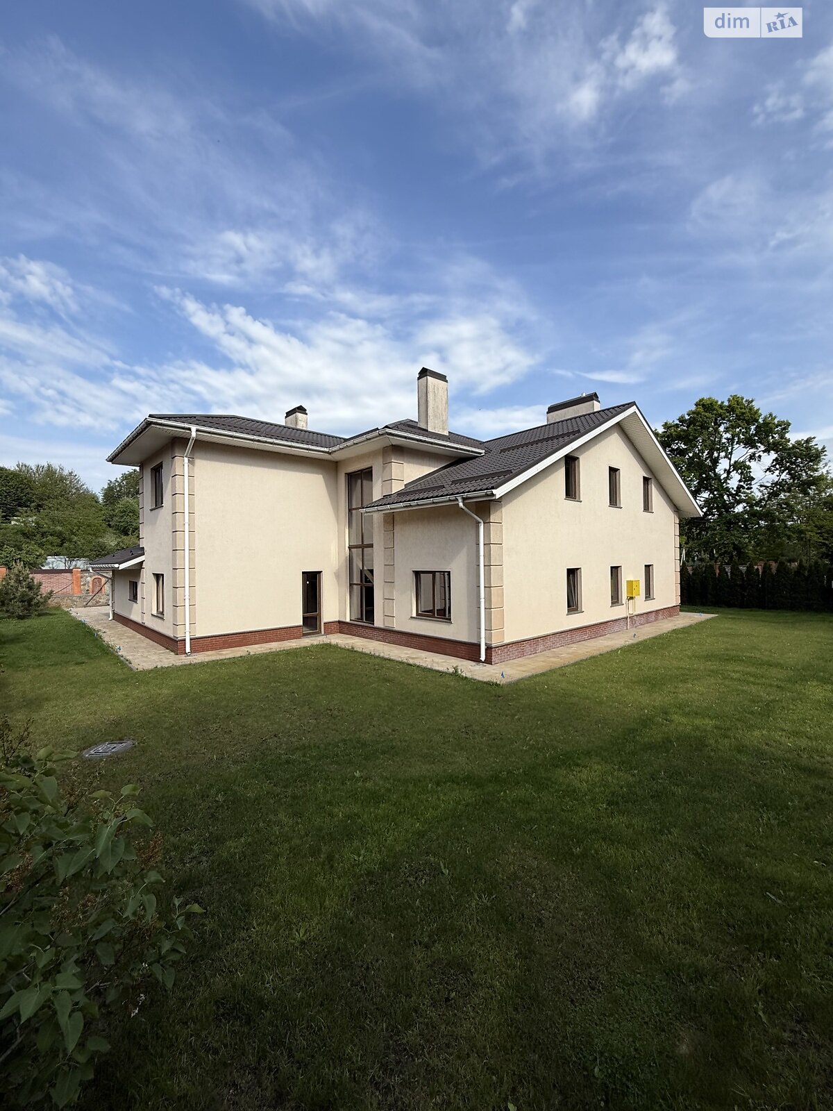 двухэтажный дом с верандой, 340 кв. м, кирпич. Продажа в Иванковичах фото 1 двухэтажный дом с верандой, 340 кв. м, кирпич. Продажа в Иванковичах фото 1