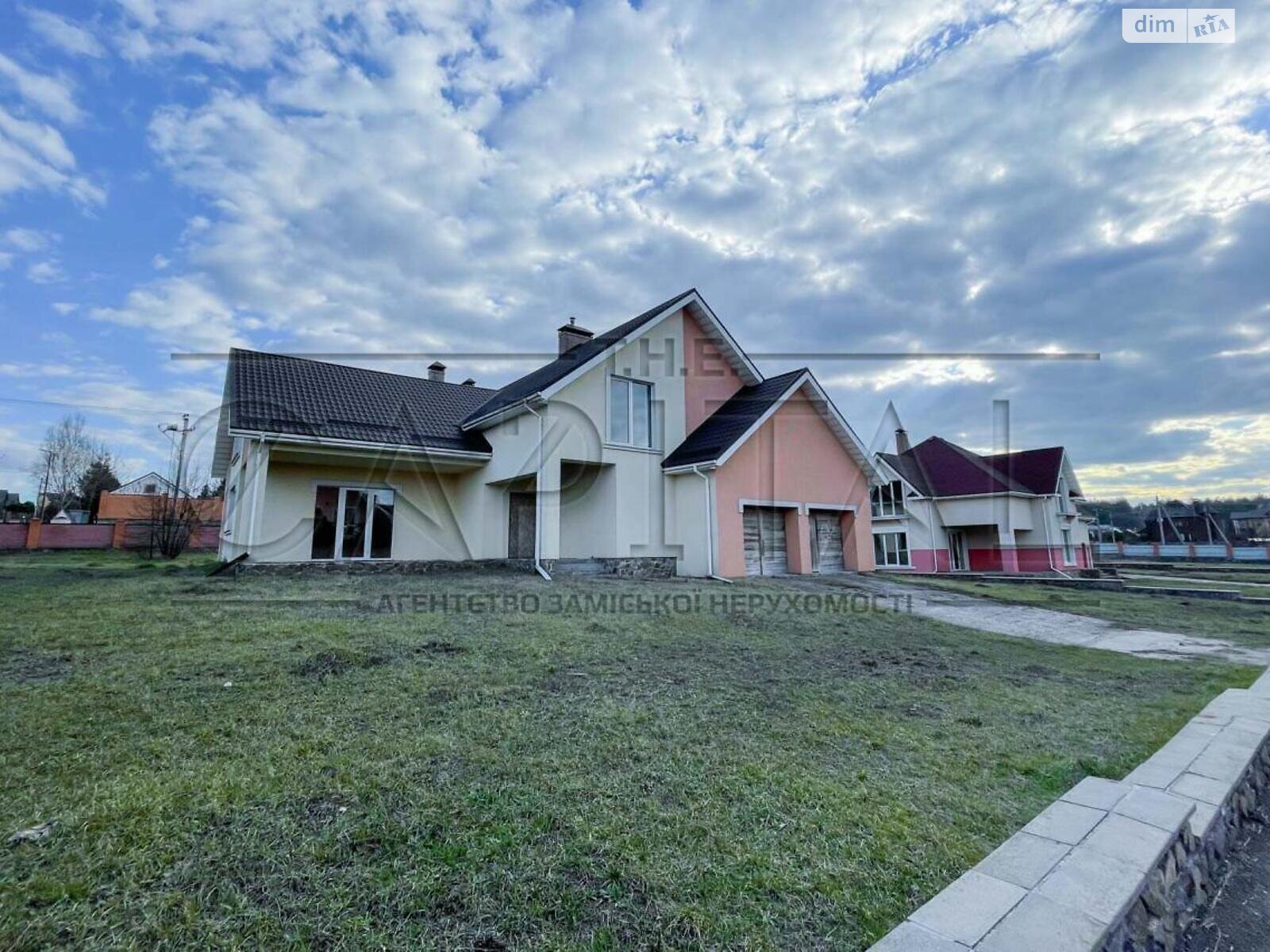 двоповерховий будинок, 358 кв. м, кирпич. Продаж у Іванковичах фото 1