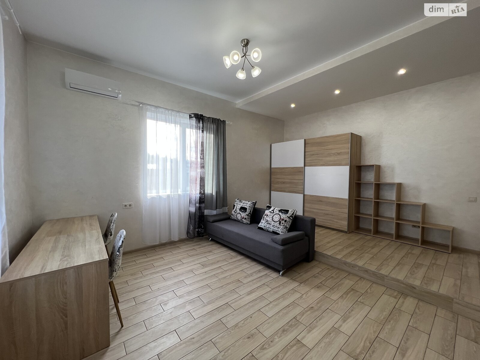 двухэтажный дом с отоплением, 399 кв. м, кирпич. Продажа в Иванковичах фото 1