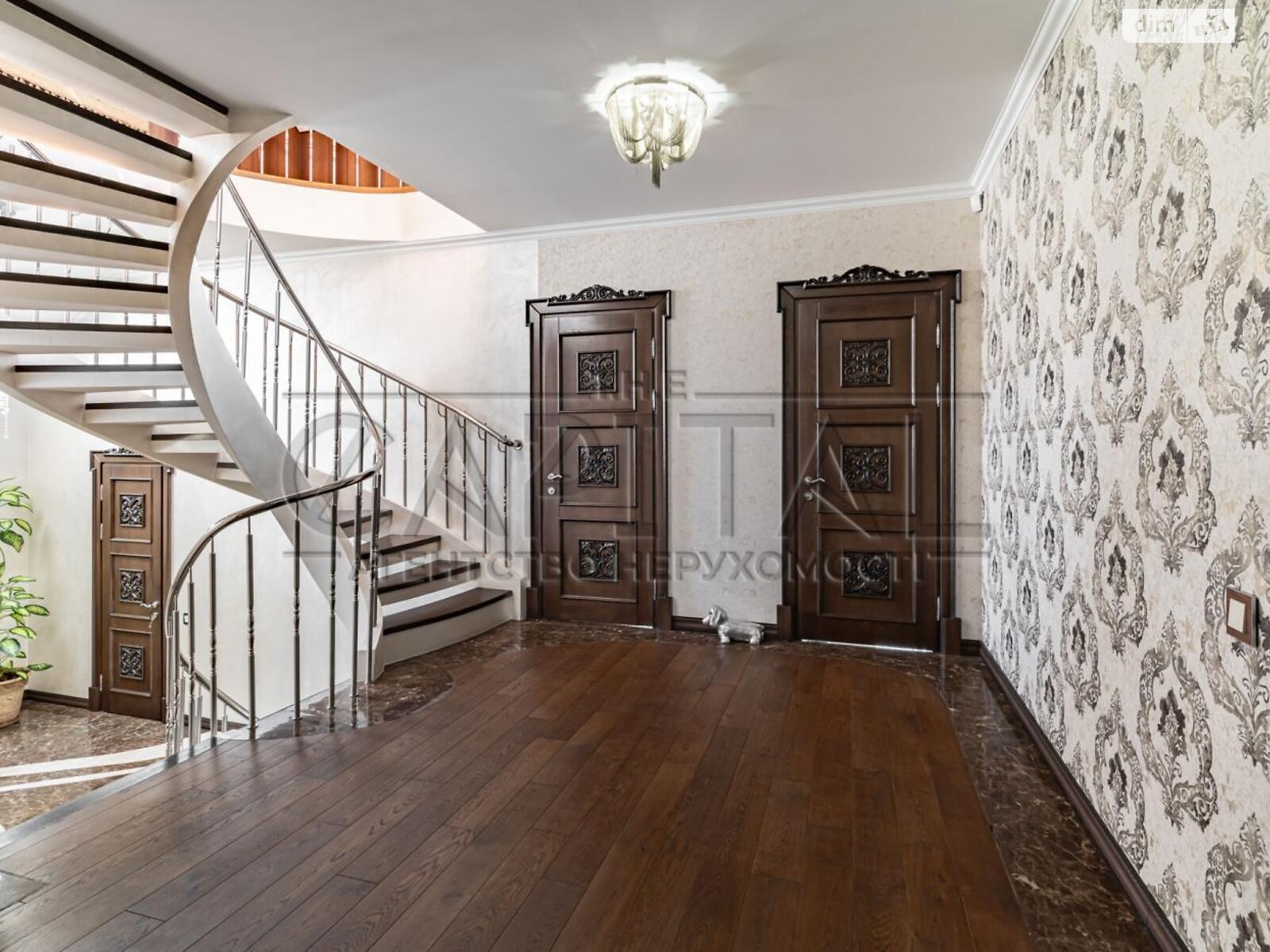 трехэтажный дом с гаражом, 400 кв. м, кирпич. Продажа в Иванковичах фото 1 трехэтажный дом с гаражом, 400 кв. м, кирпич. Продажа в Иванковичах фото 1