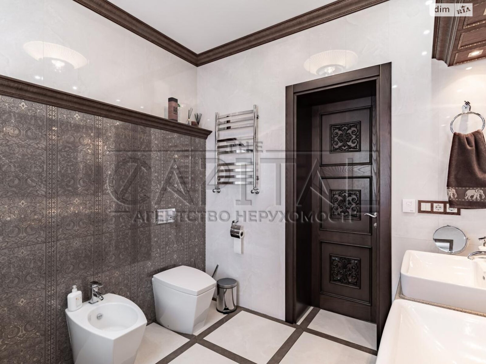трехэтажный дом с гаражом, 400 кв. м, кирпич. Продажа в Иванковичах фото 1 трехэтажный дом с гаражом, 400 кв. м, кирпич. Продажа в Иванковичах фото 1