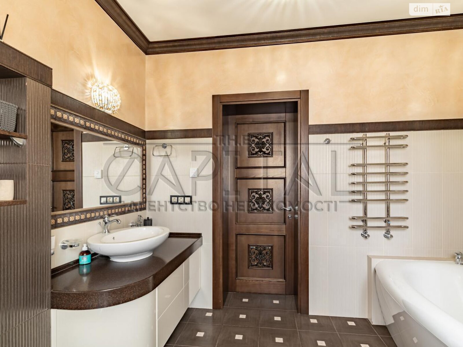 трехэтажный дом с гаражом, 400 кв. м, кирпич. Продажа в Иванковичах фото 1 трехэтажный дом с гаражом, 400 кв. м, кирпич. Продажа в Иванковичах фото 1
