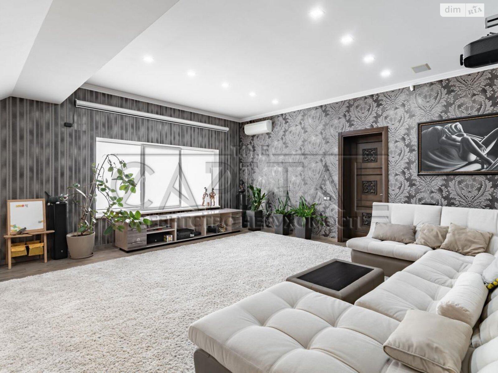 трехэтажный дом с гаражом, 400 кв. м, кирпич. Продажа в Иванковичах фото 1 трехэтажный дом с гаражом, 400 кв. м, кирпич. Продажа в Иванковичах фото 1