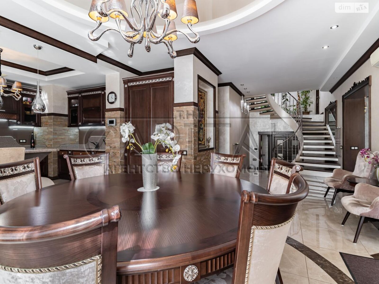 трехэтажный дом с гаражом, 400 кв. м, кирпич. Продажа в Иванковичах фото 1 трехэтажный дом с гаражом, 400 кв. м, кирпич. Продажа в Иванковичах фото 1