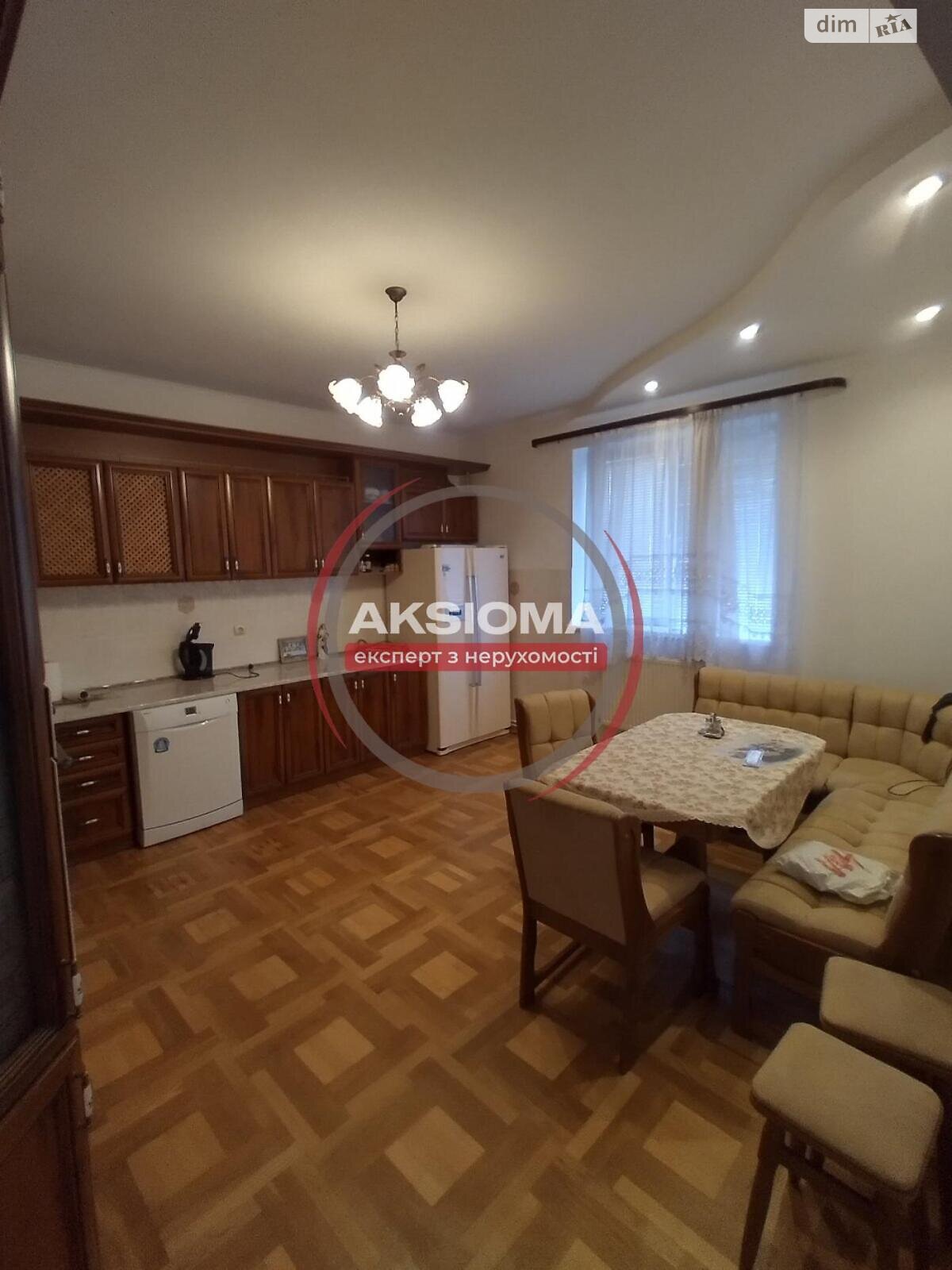 триповерховий будинок, 247 кв. м, кирпич. Продаж в Івано-Франківську, район Бам фото 1 триповерховий будинок, 247 кв. м, кирпич. Продаж в Івано-Франківську, район Бам фото 1