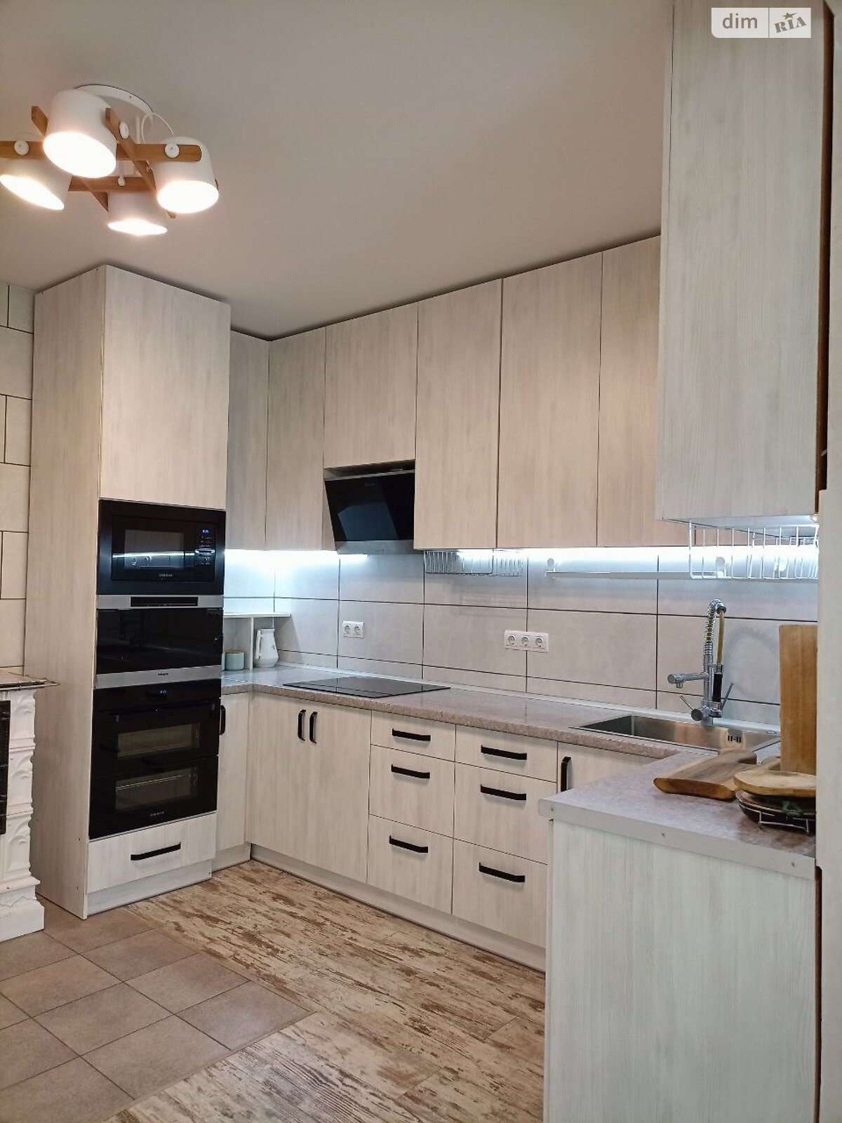 одноповерховий будинок з гаражем, 90 кв. м, цегла. Продаж в Івано-Франківську, район Брати фото 1 одноповерховий будинок з гаражем, 90 кв. м, цегла. Продаж в Івано-Франківську, район Брати фото 1