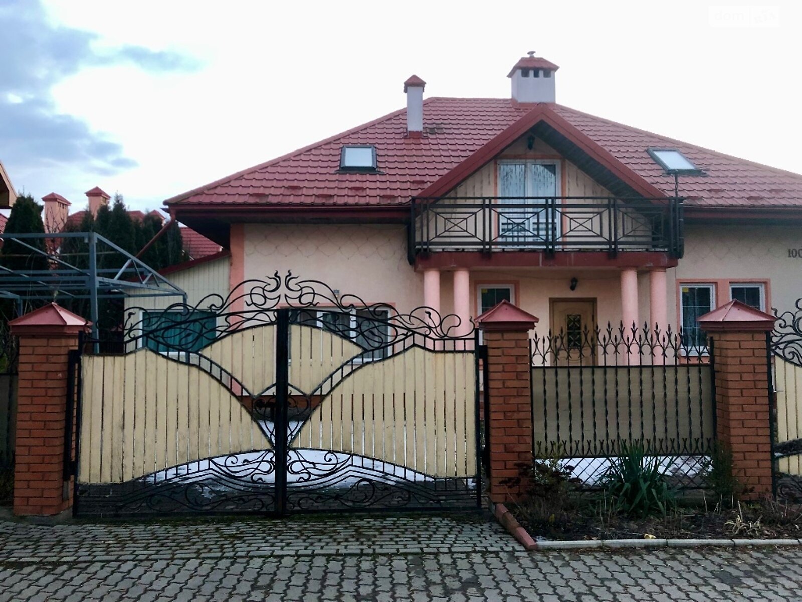 двухэтажный дом с балконом, 200 кв. м, кирпич. Продажа в Ивано-Франковске фото 1 двухэтажный дом с балконом, 200 кв. м, кирпич. Продажа в Ивано-Франковске фото 1