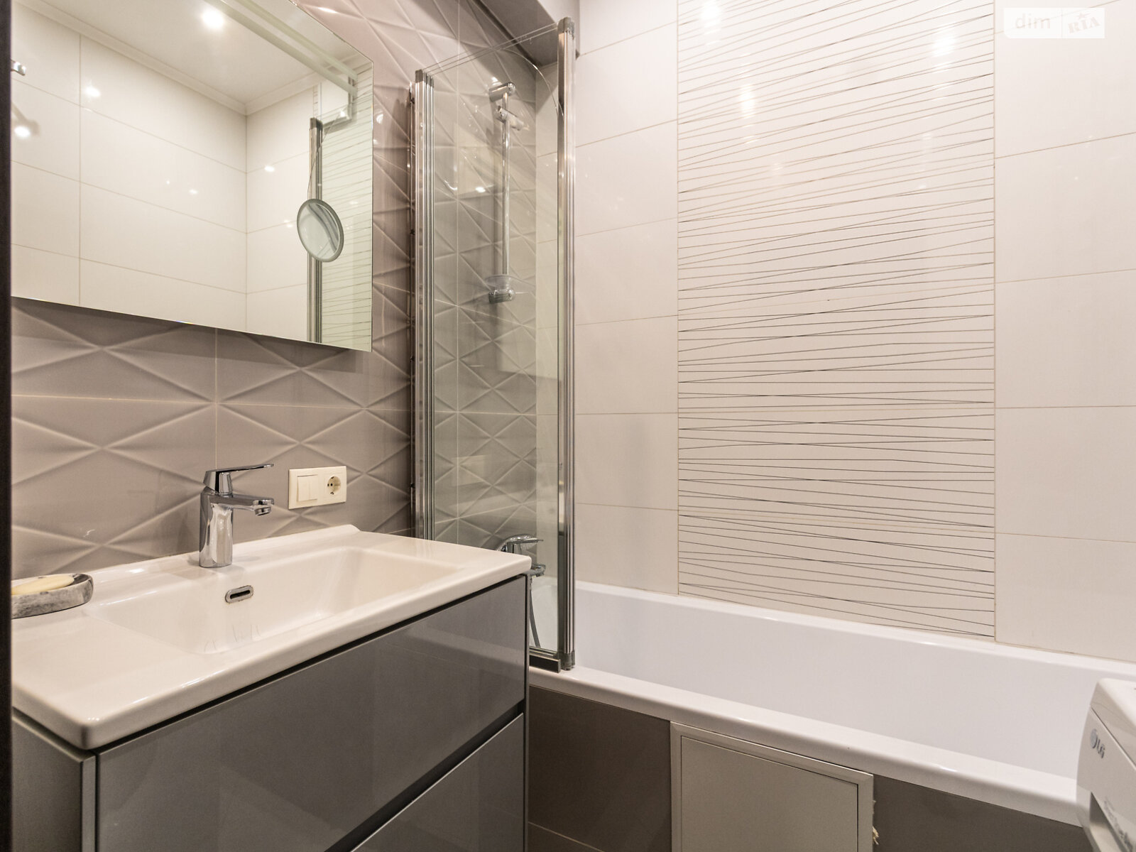 одноэтажный дом с отоплением, 40 кв. м, кирпич. Продажа в Ивано-Франковске фото 1 одноэтажный дом с отоплением, 40 кв. м, кирпич. Продажа в Ивано-Франковске фото 1