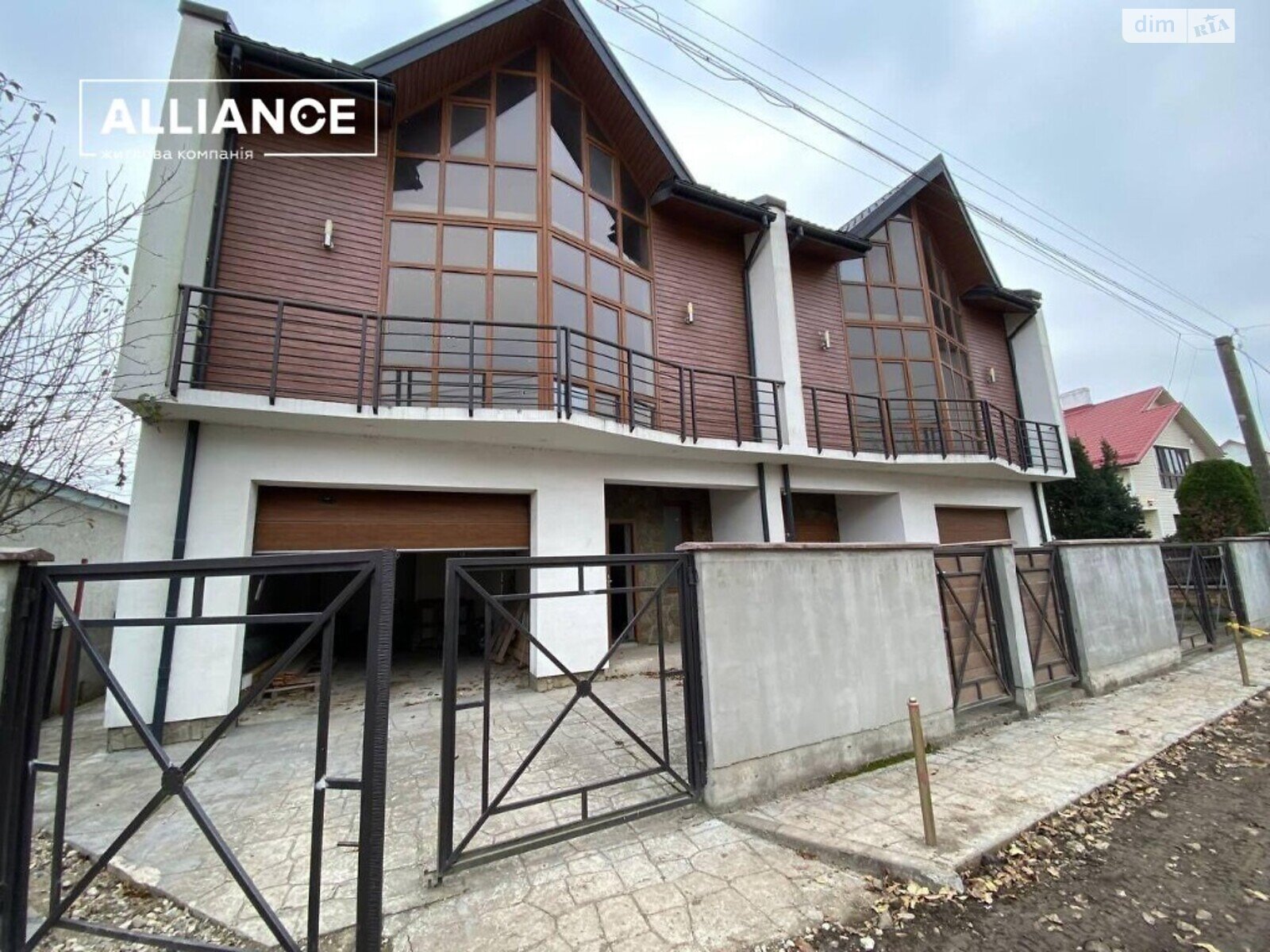 трехэтажный дом с балконом, 270 кв. м, кирпич. Продажа в Ивано-Франковске район Горка фото 1