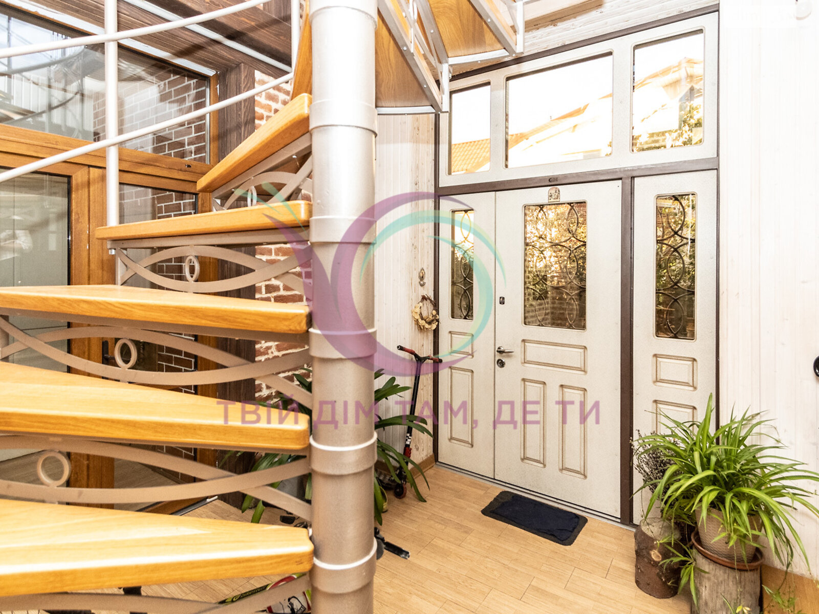 двоповерховий будинок, 290 кв. м, цегла. Продаж в Івано-Франківську фото 1 двоповерховий будинок, 290 кв. м, цегла. Продаж в Івано-Франківську фото 1