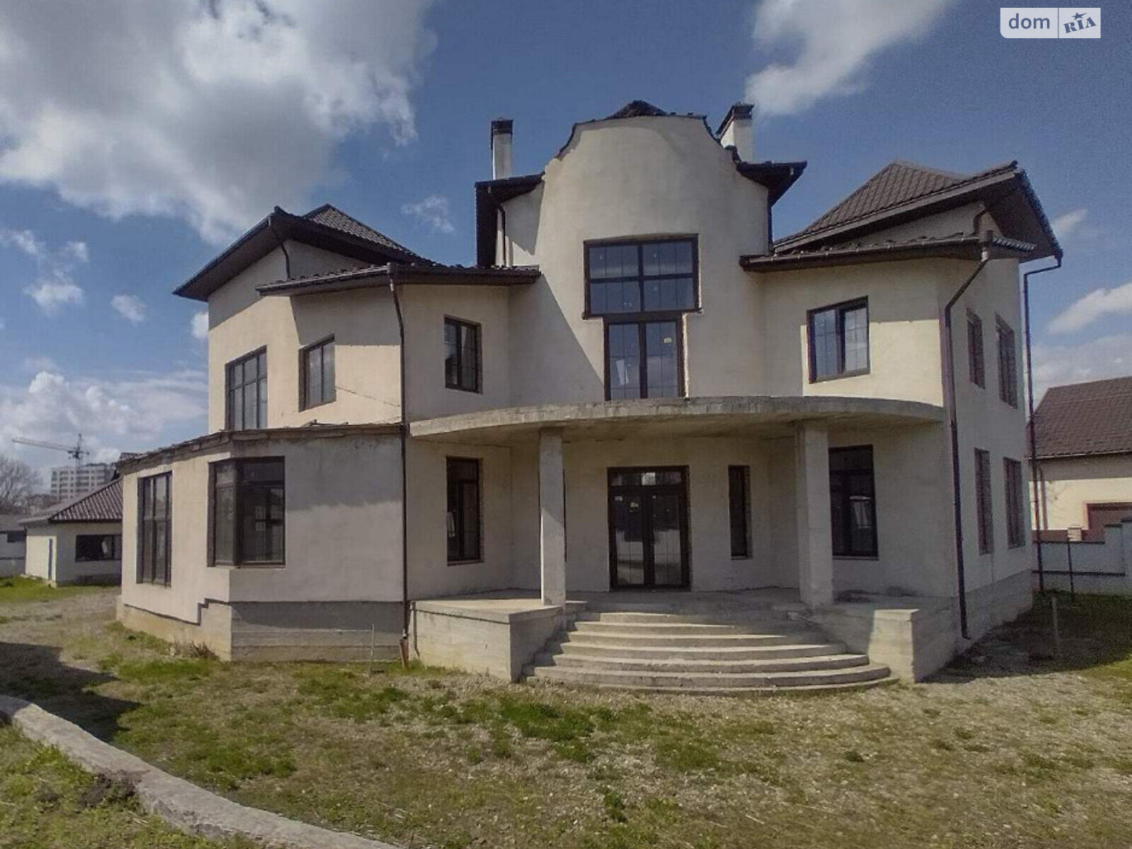 двухэтажный дом с балконом, 898 кв. м, кирпич. Продажа в Ивано-Франковске фото 1 двухэтажный дом с балконом, 898 кв. м, кирпич. Продажа в Ивано-Франковске фото 1