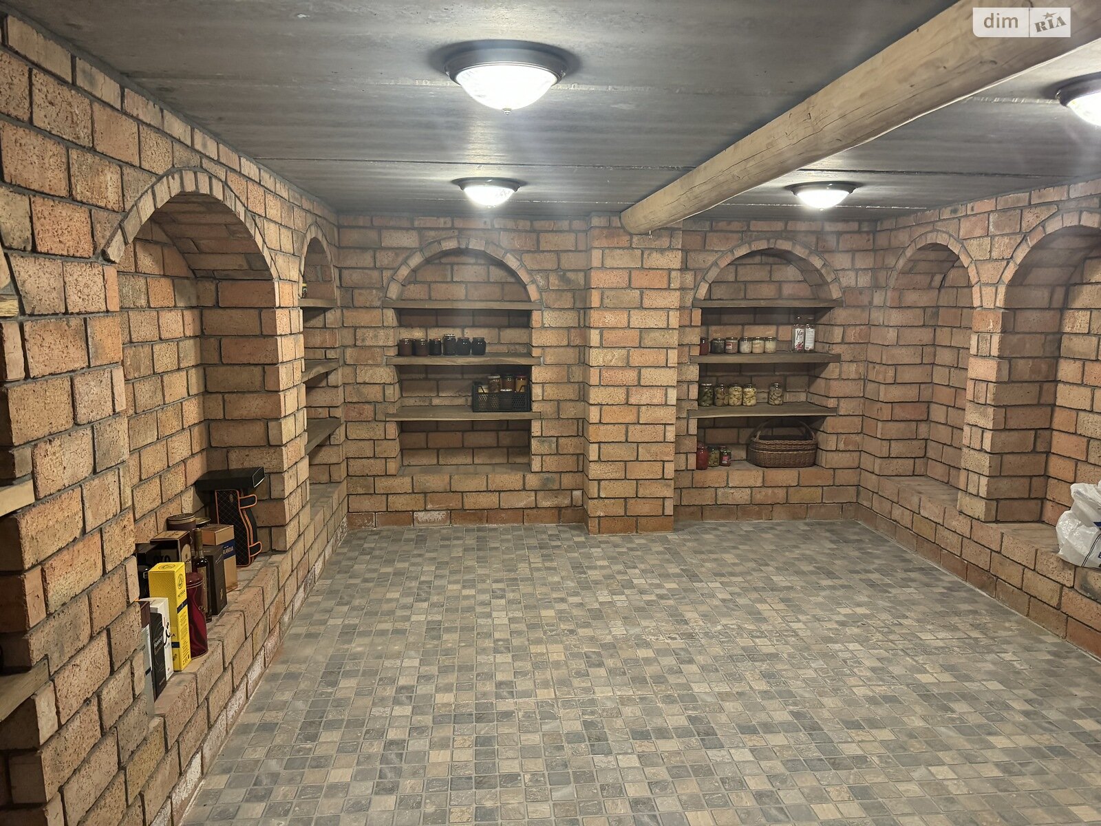 двоповерховий будинок з гаражем, 530 кв. м, цегла. Продаж у Івано-Франківську фото 1 двоповерховий будинок з гаражем, 530 кв. м, цегла. Продаж у Івано-Франківську фото 1