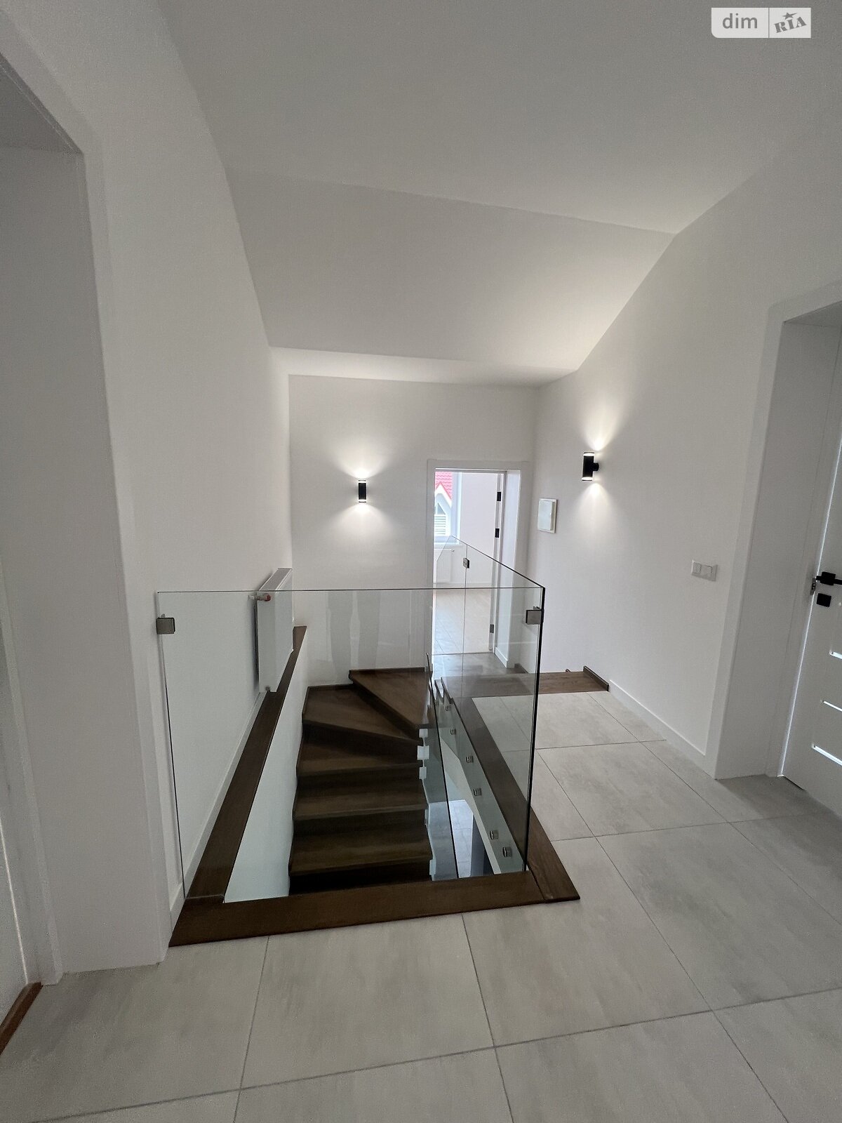 двухэтажный дом с гаражом, 216 кв. м, кирпич. Продажа в Ивано-Франковске фото 1 двухэтажный дом с гаражом, 216 кв. м, кирпич. Продажа в Ивано-Франковске фото 1